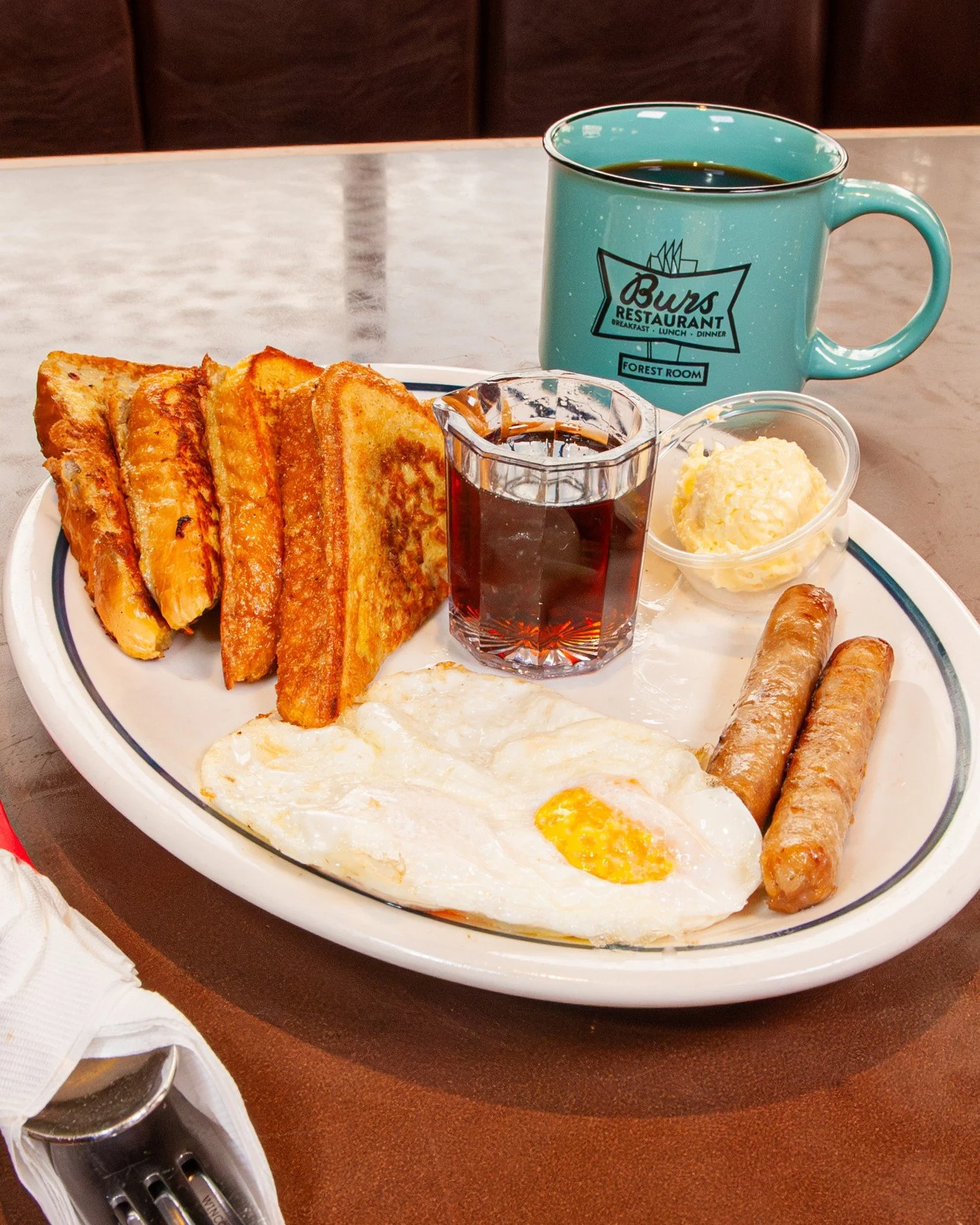 Come satisfy your brunch cravings with our seasonal Cherry French Toast! 🍒✨️
