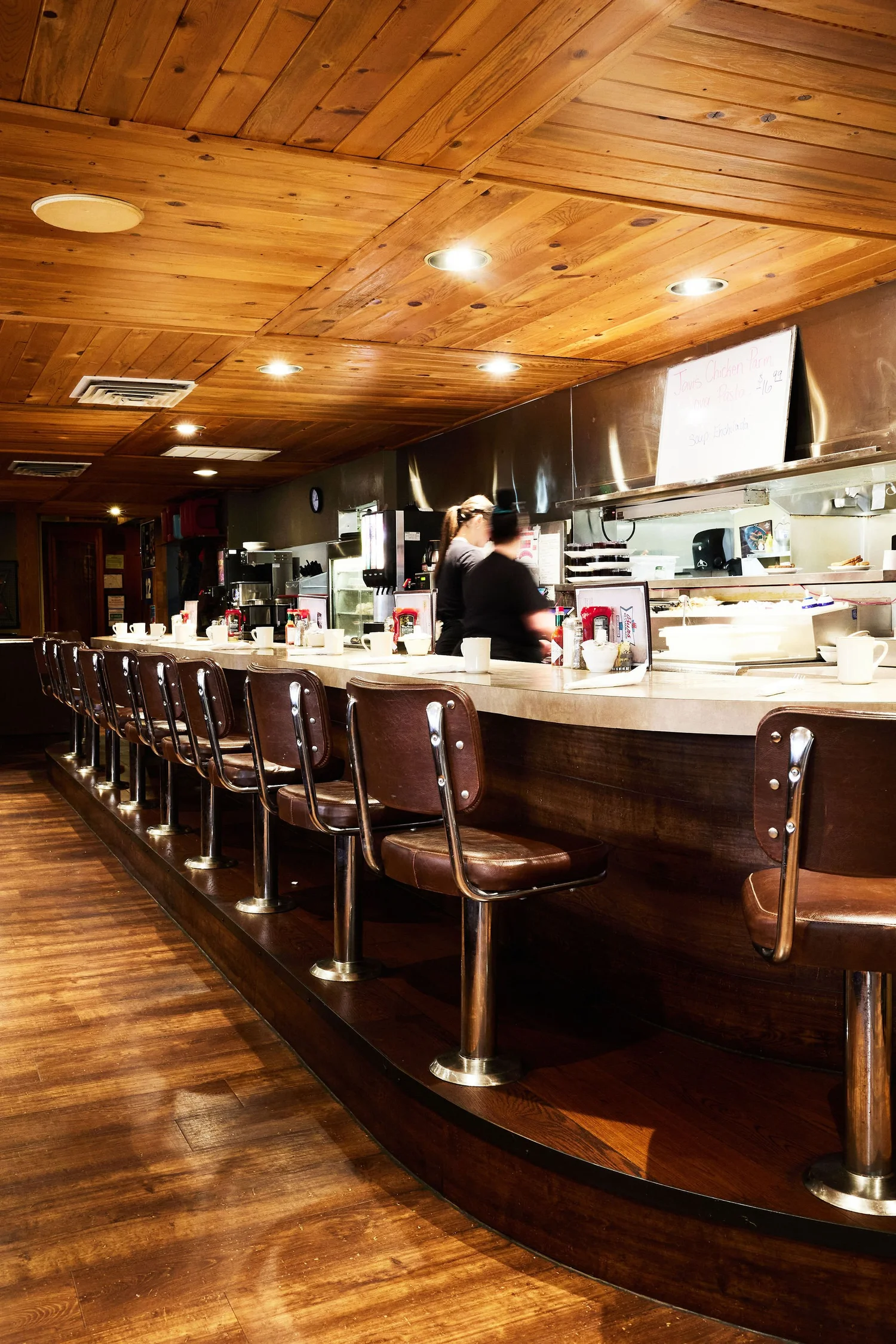 Burs Restaurant and Lounge