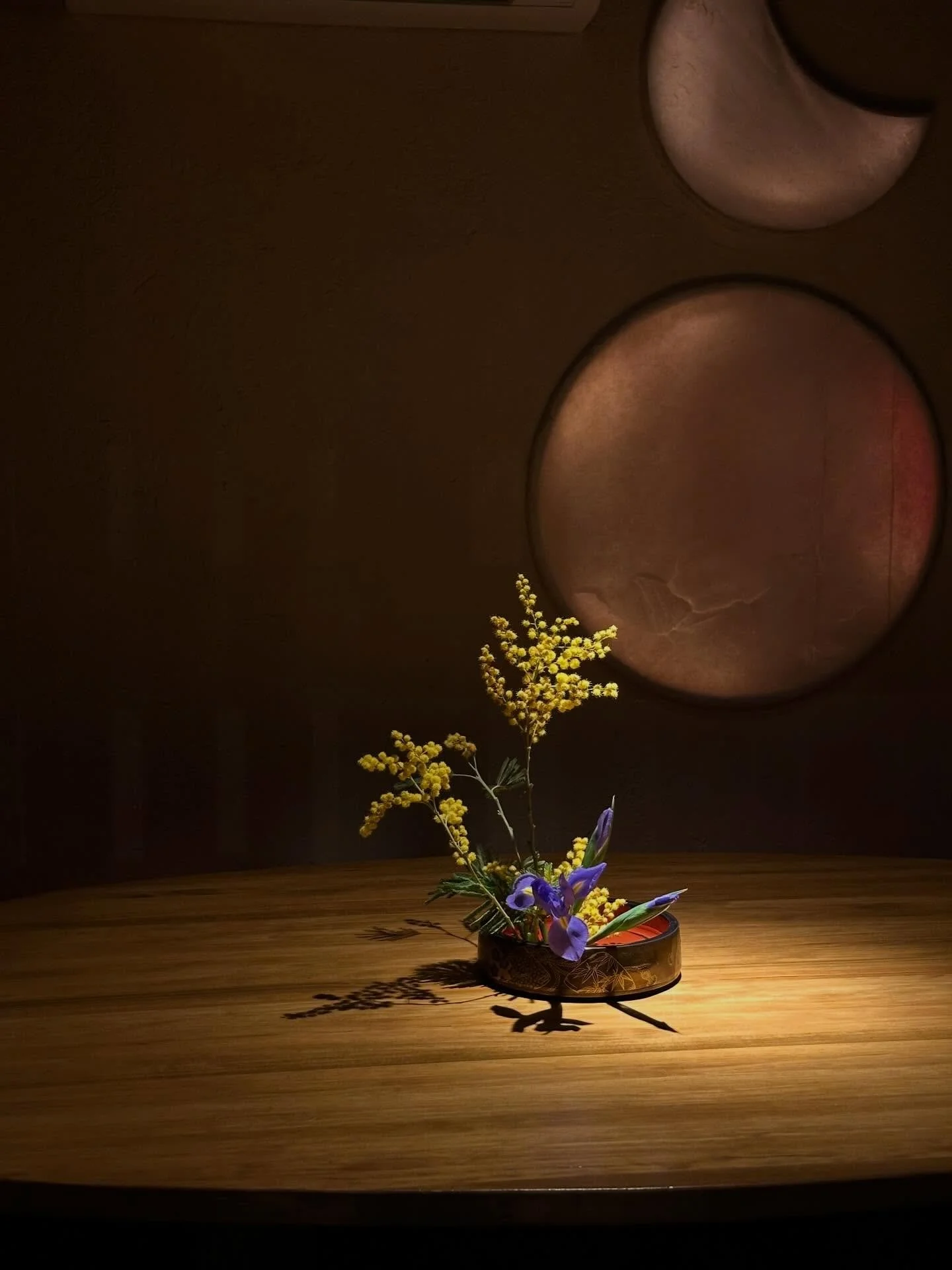 El arte del ikebana 💛 mi primer arreglo !!! ilusionada de comenzar este proceso de aprendizaje !!! Les ir&eacute; contando que tal 🤭