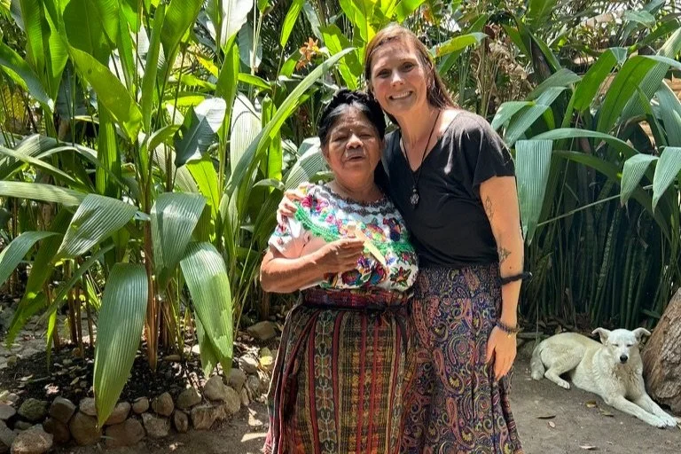 Nicole et Cecilia Mendoza Chiyal, fondatrice de Coeur de la Terre