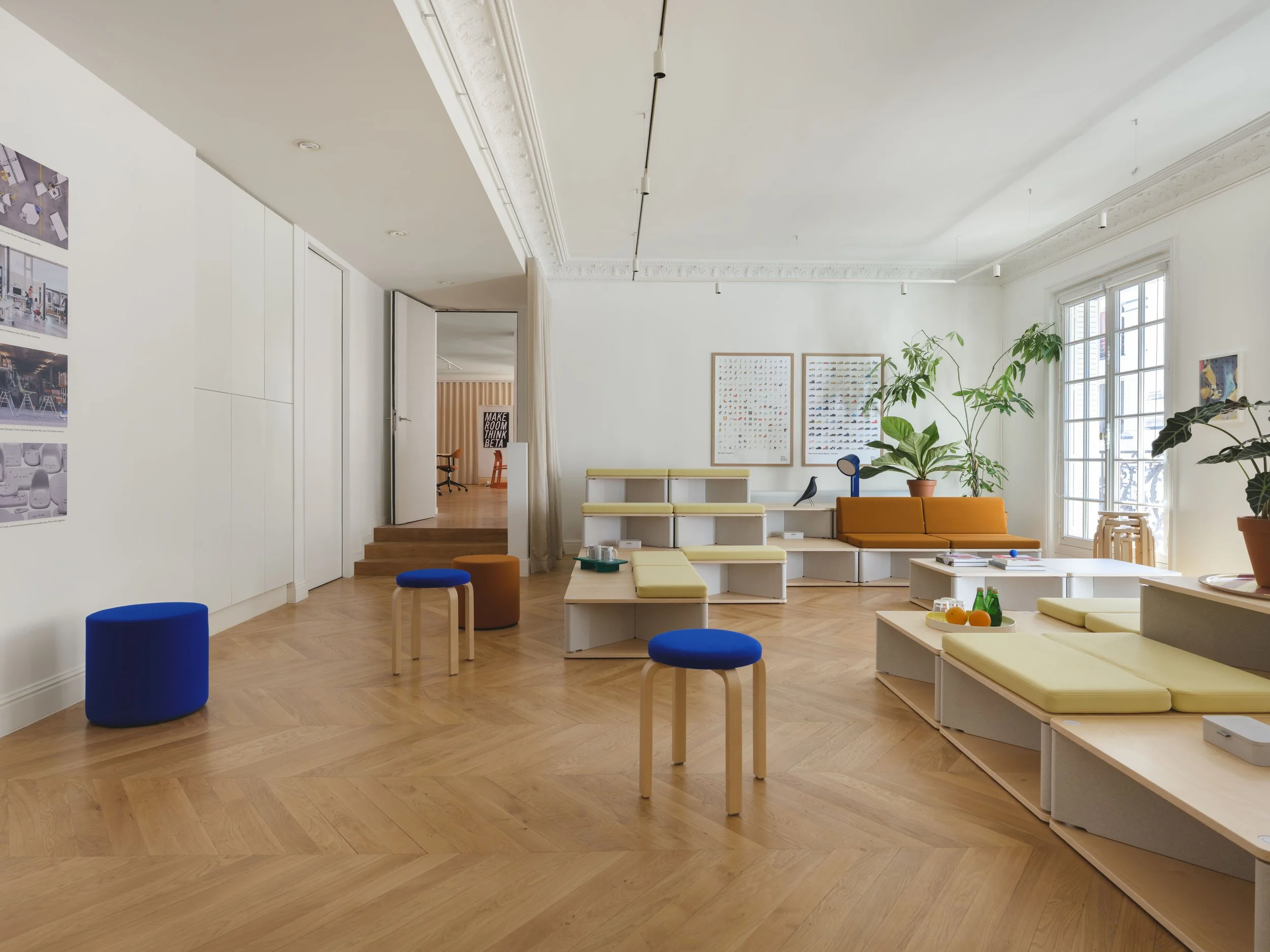 Vitra_Paris_Showroom_Clemens_Poloczek-3 (1).jpg