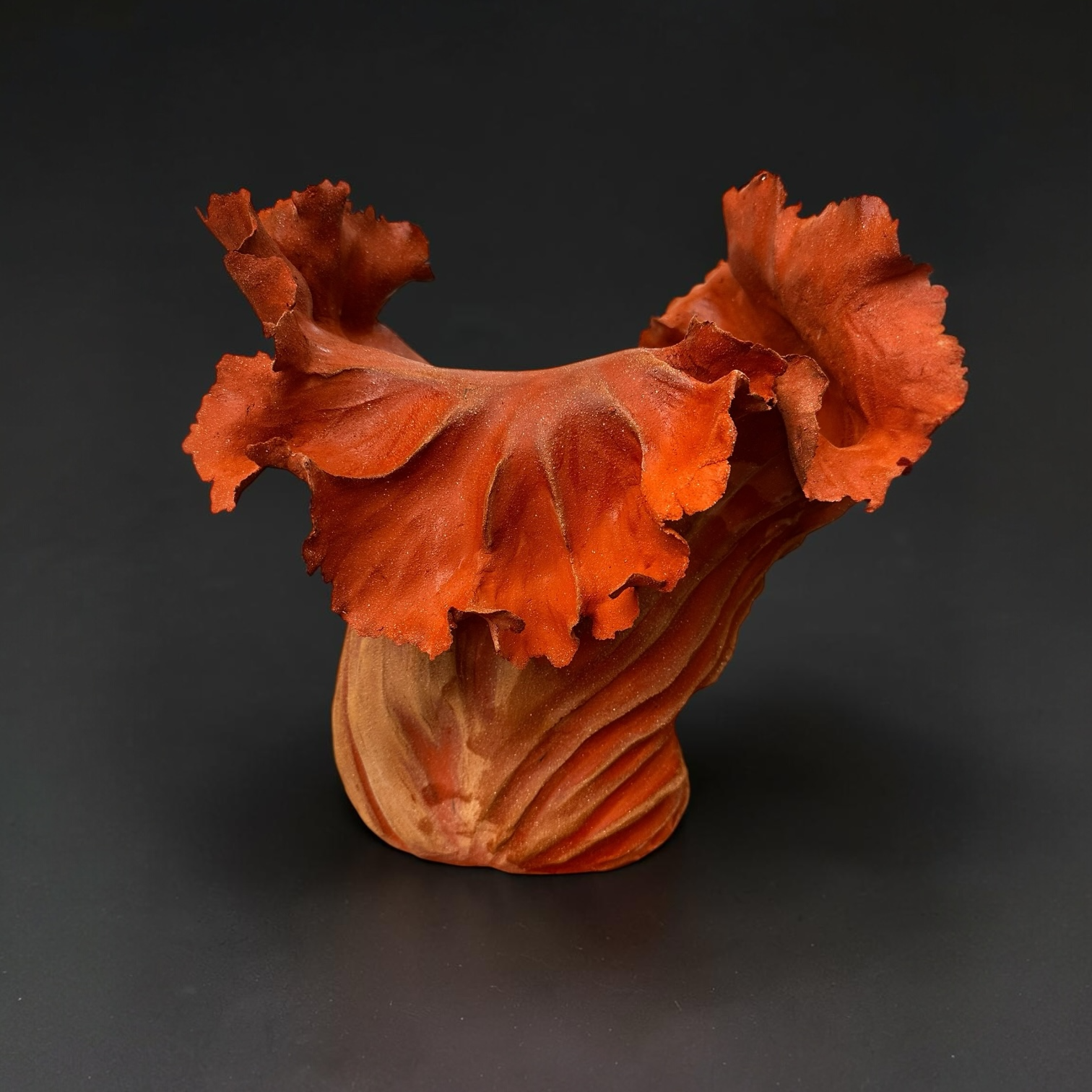 R2026AJ01
Red stoneware — Coil-built and hand-modelled — Unglazed — Abura-jime impregnation — H. 37 cm × W. 39 cm