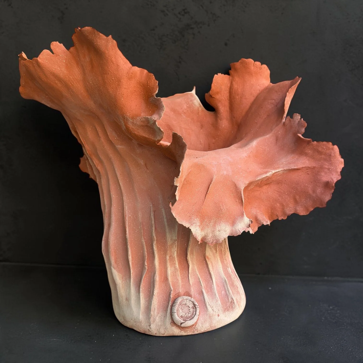 R2026NE01
Red grogged stoneware · Coil-built · Unglazed · Two firings · H. 40 cm × W. 28 cm × D. 37 cm