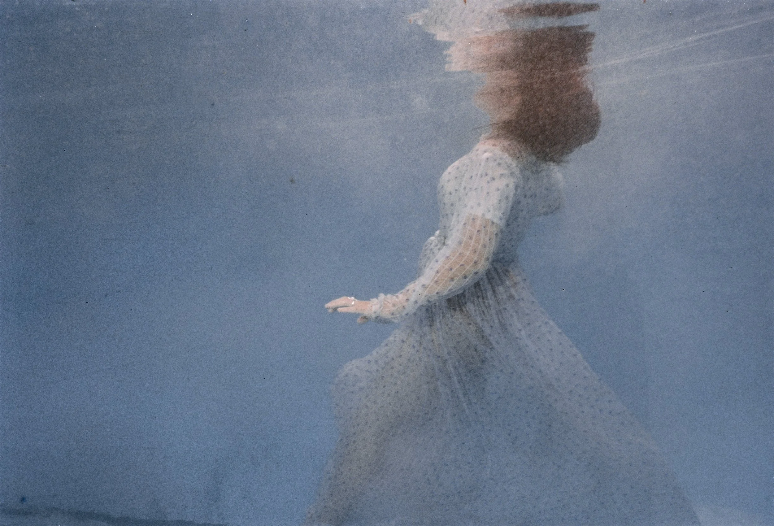 "Souffle"
Photographie argentique / Shot on film
13 x 18 cm : Edition of  6 + 2 AP  
50 x 70 cm, Edition of 6 + 2 AP
100 x 140 cm, Edition of 6 + 2 AP