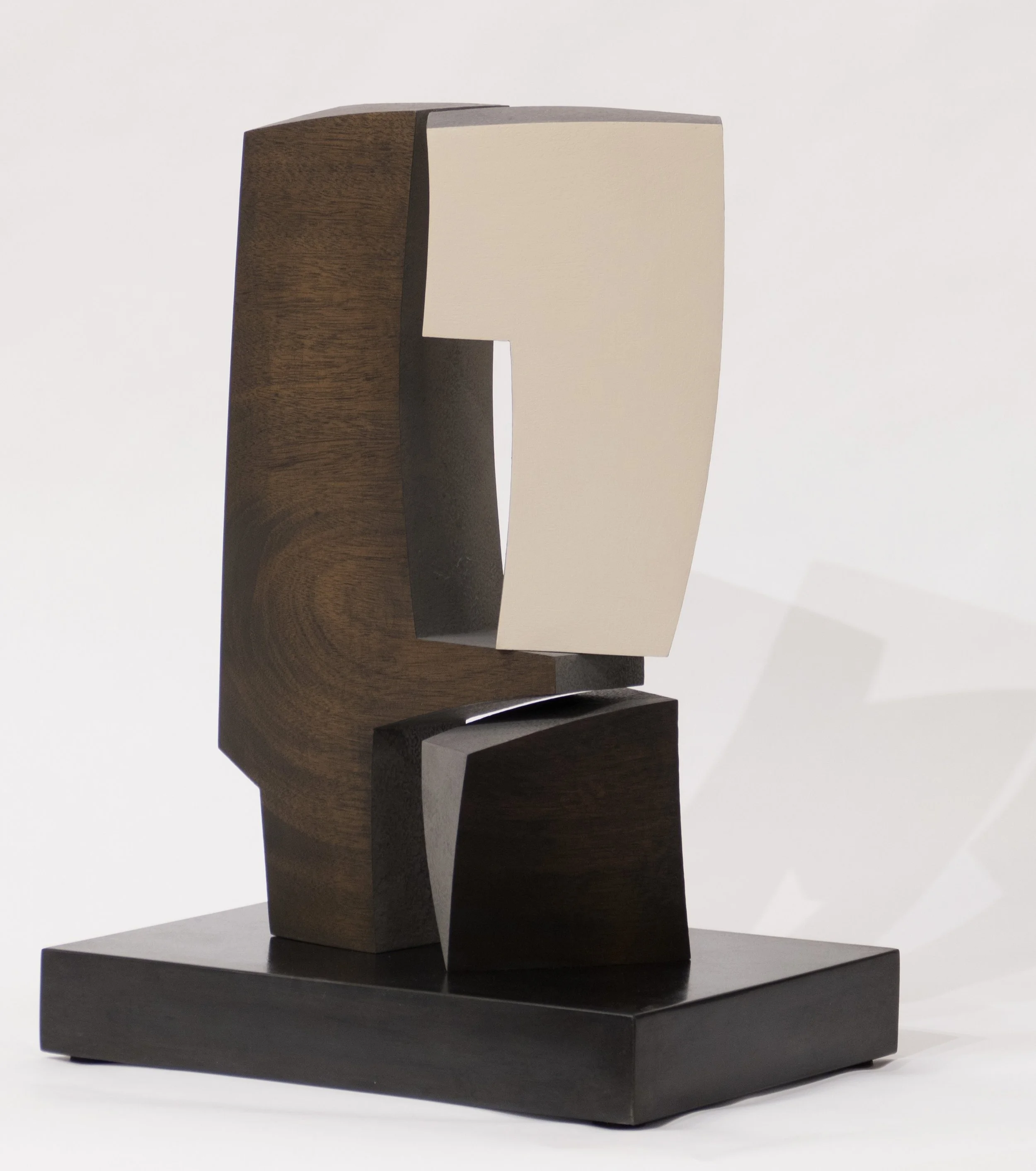 THE DAY BEFORE II
Mahogany
43 x 28 x 15 cm