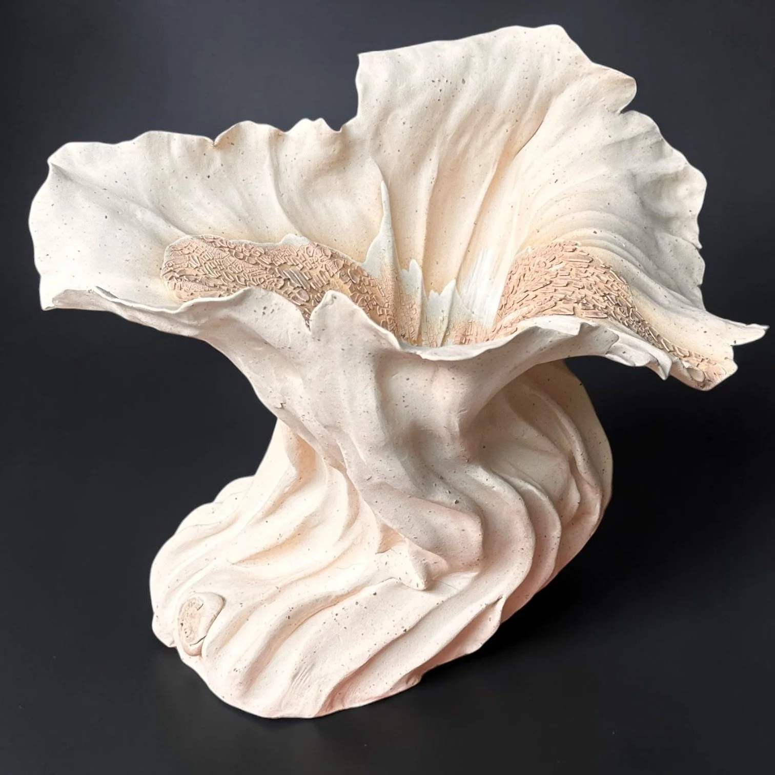 BB2026EM01
White stoneware, brown grog  ·  Coil-built  ·  Multiple textured glazes  ·  H. 29 cm × W. 36 cm × D. 36 cm