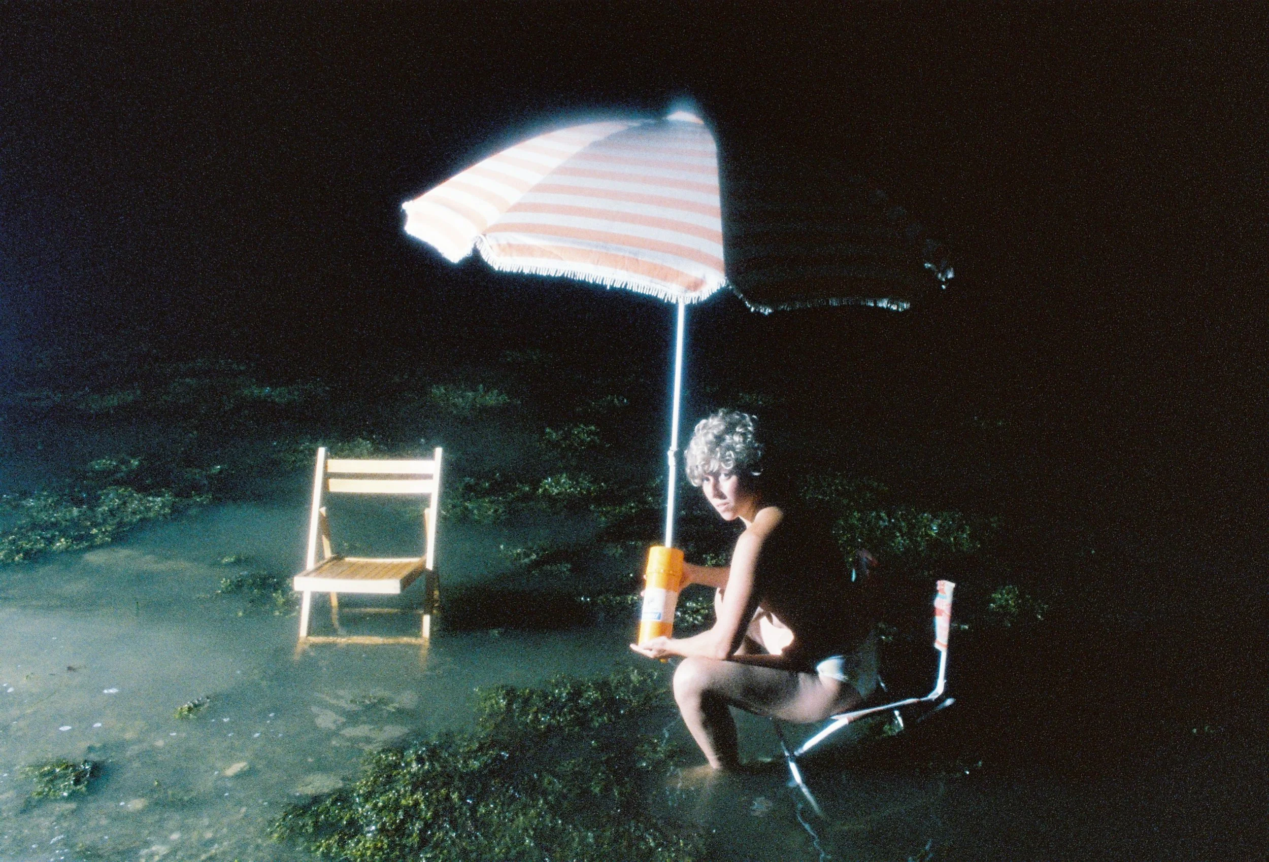"Congés noyés"
Photographie argentique / Shot on film
30 x 42 cm, Edition of 6 + 2 AP 
50 x 70 cm, Edition of 6 + 2 AP 
100 x 140 cm,  Edition of 6 + 2 AP 