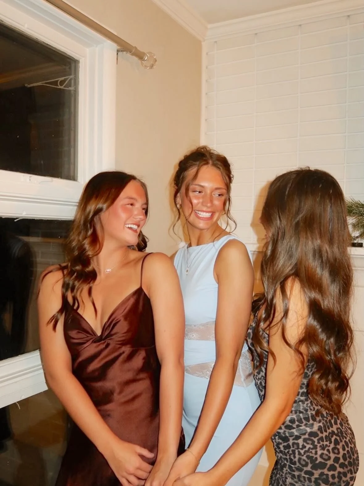 PANHELLENIC LOVE ! 💌

Meet Macky, Lucy, and Isabelle! From Delta Zeta and Alpha Phi! 

We met because of recruitment. Lucy and Isabelle were in the same rush group and both loved aphi and dz. Just days after being in dz macky and Lucy became so clos