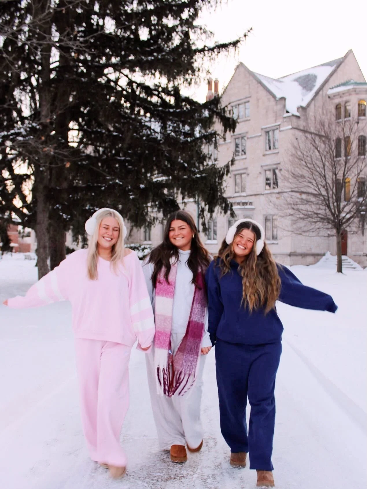 happy Tuesday from pha! ❄️

We hope everyone is staying warm on this cold morning!