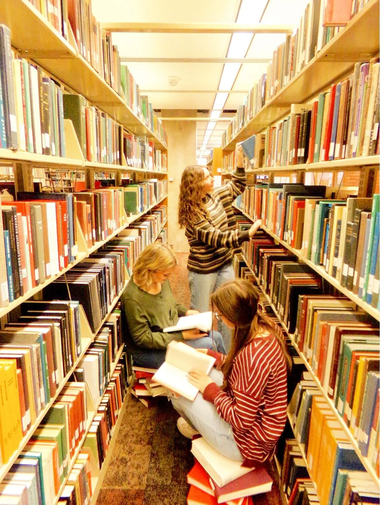 Panhellenic hopes Midterms are going well for you all! 

You&rsquo;re almost there! ☀️🌴🫧