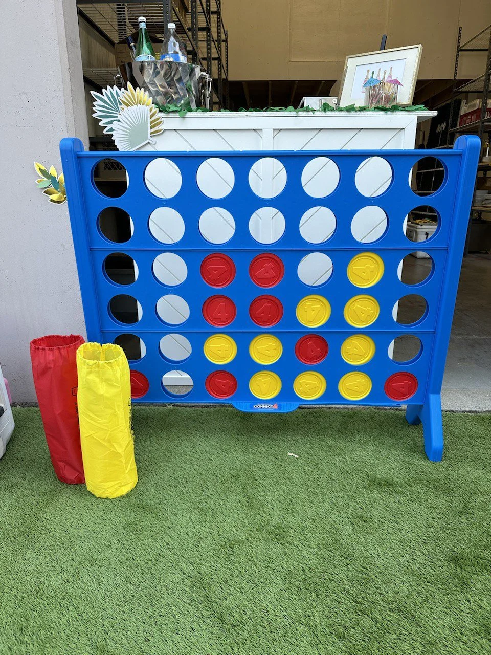 Giant Connect Four
Oversized 116.84 cm x 101.6 cm (46 in. x 40 in.) frame
$50