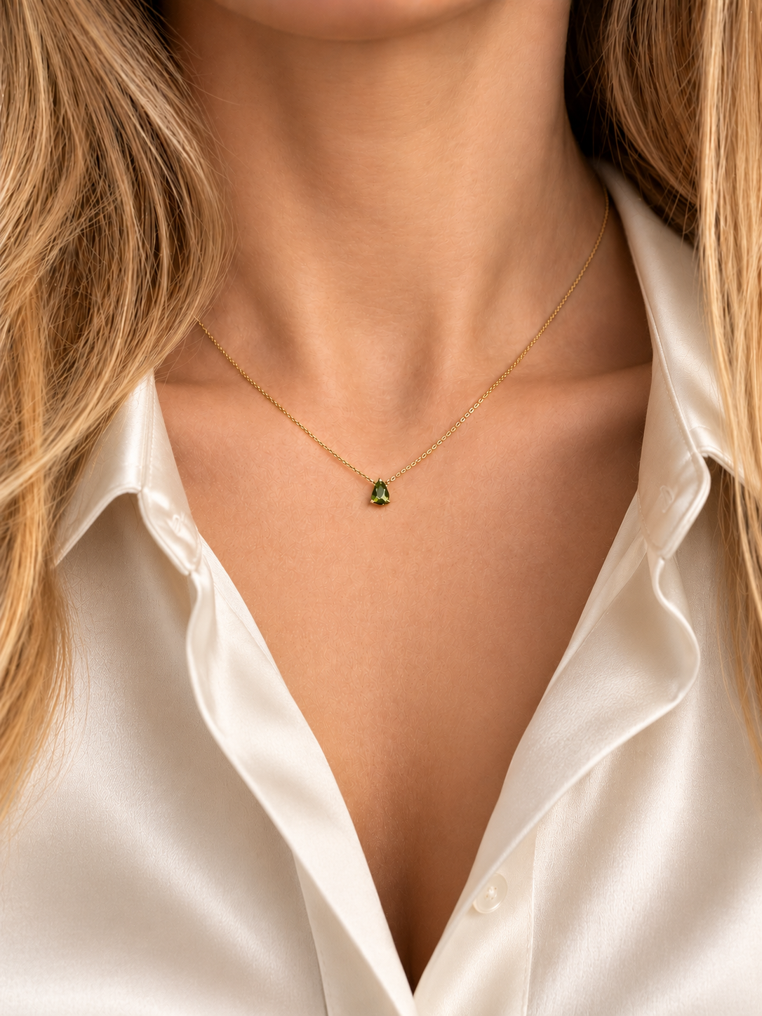 wit satijnen blouse groen peer.png