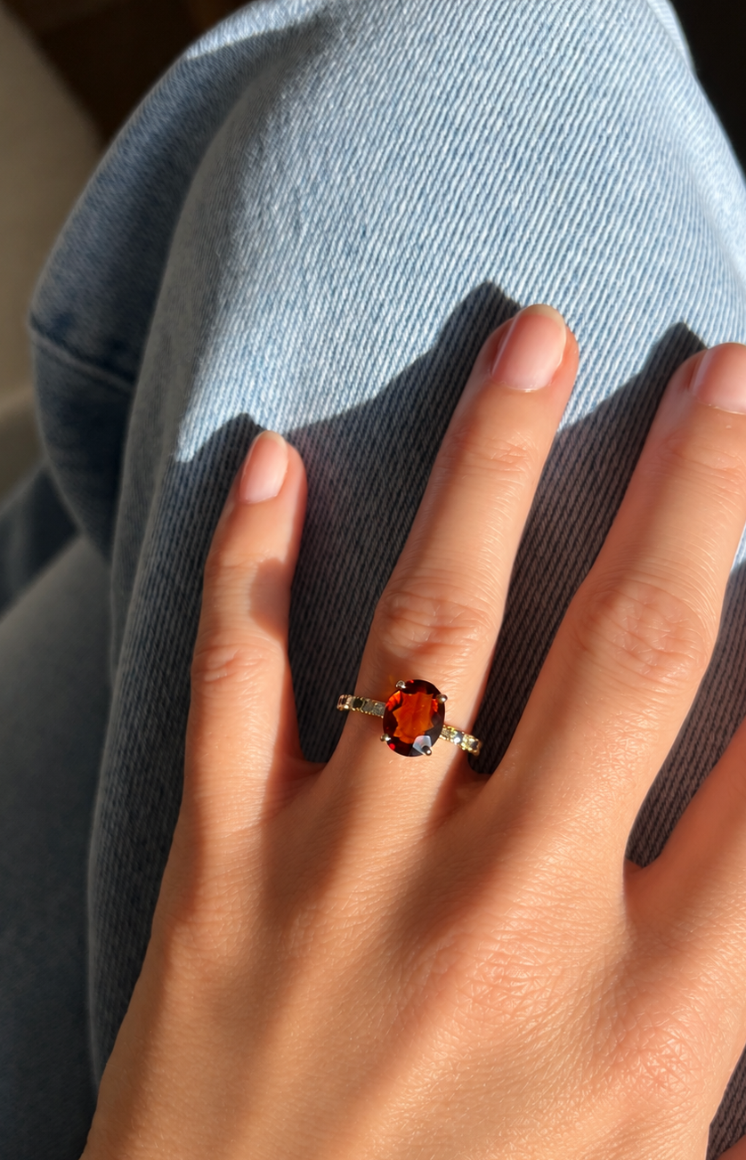 20261002 citrien ring aan hand retouche.png