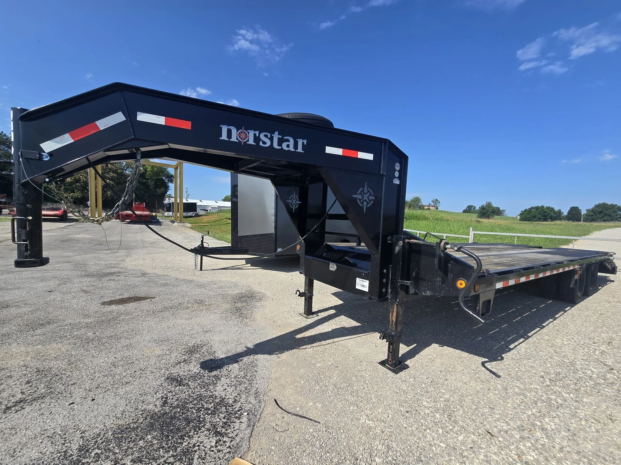 Used 2023 Norstar 22GN (20'+5') Deckover Trailer