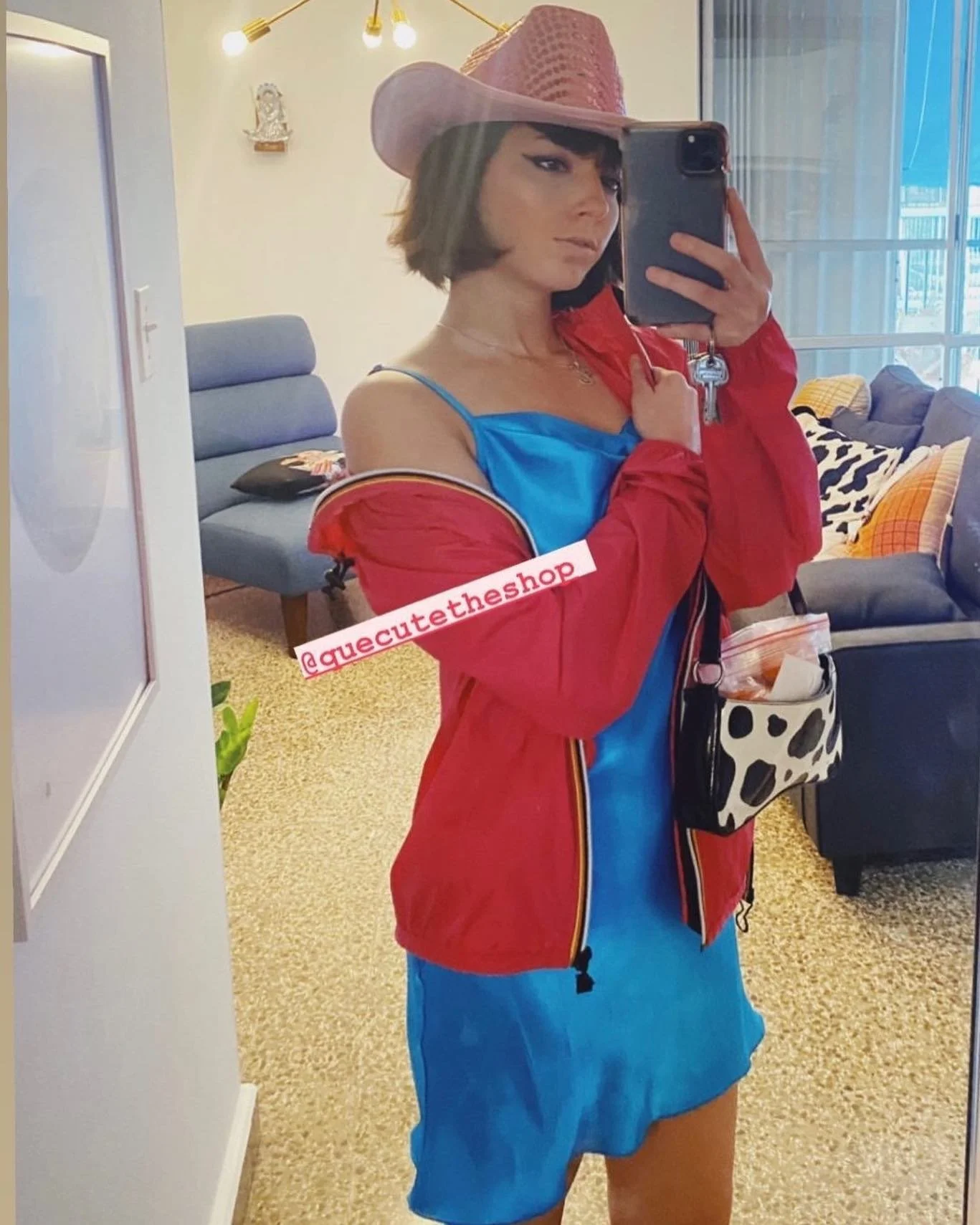 Check out this cutie! @earthtopink wearing her hot pink #Kway jacket. 💘Visit the shop for more

#quecutetheshop #cutie #etsy #etsyshop #shopsmall #shopsmallbusiness #hotpink #blue #oofd #styleinspo #streetstyle #oofn #nightout #nightlife #party #dan