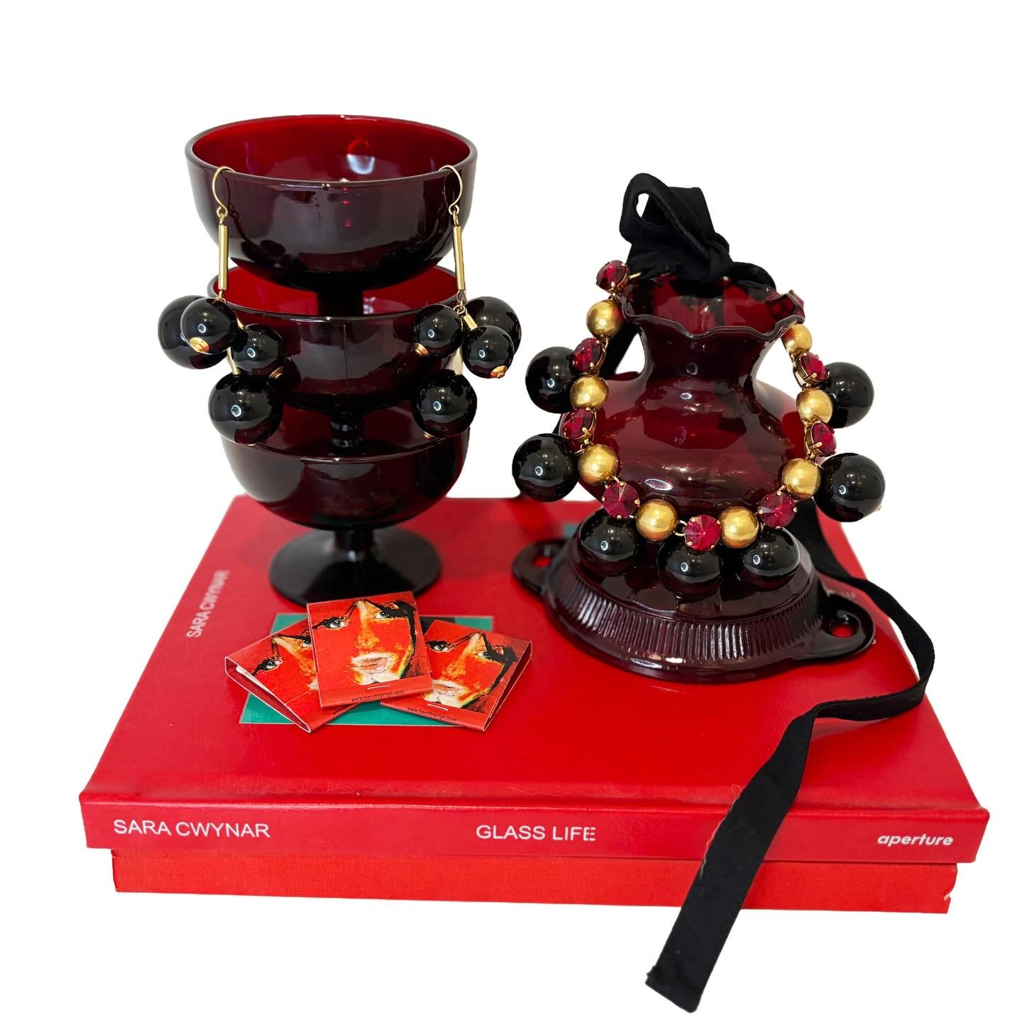 A little color, a little shine, a lot of personality ✨

These are the pieces that pull an outfit together &mdash;bold, playful, and just rare enough to feel like your style.

Shop the jewelry collection on our website 🌺