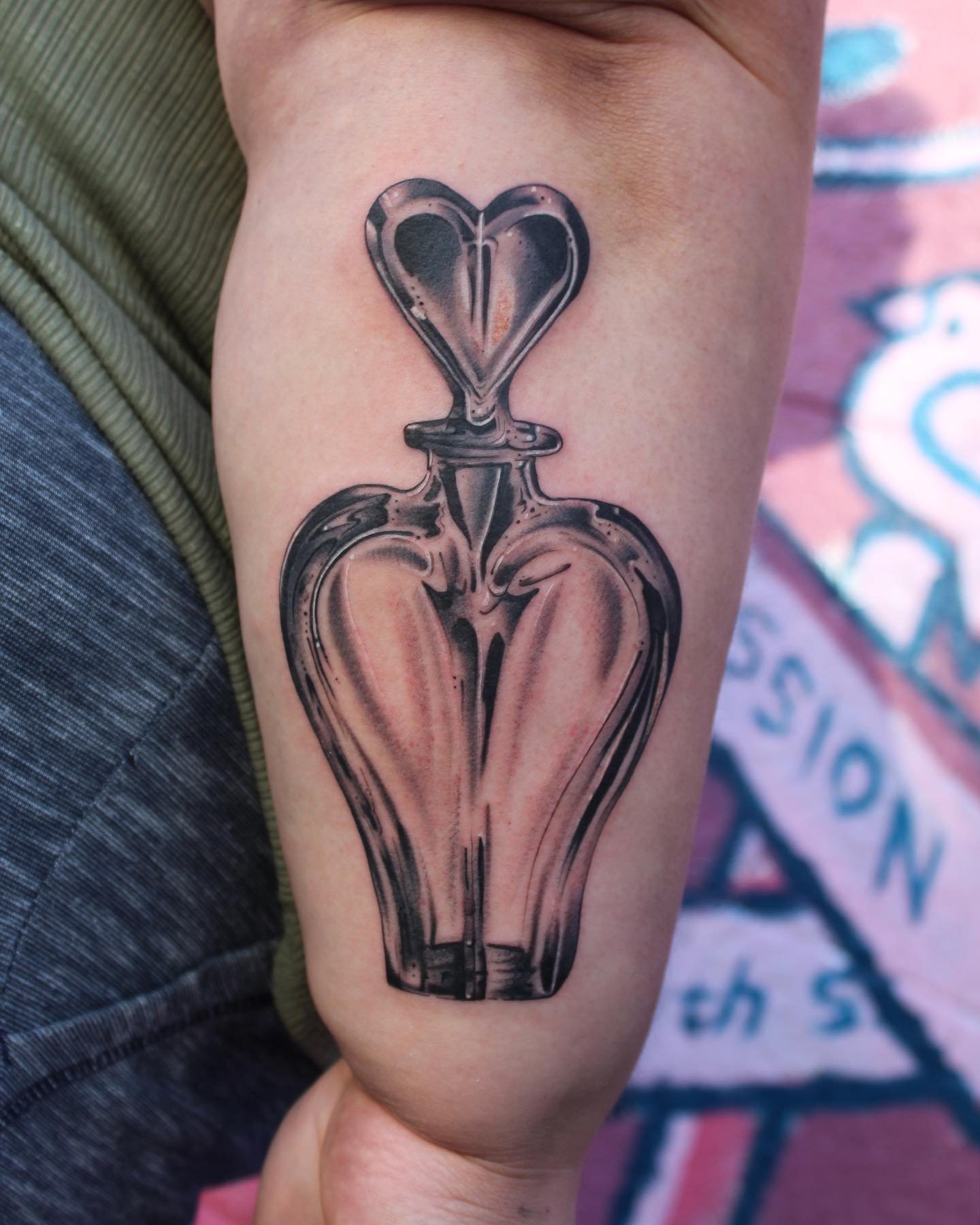 Perfume bottle from my flash in honor of her mother. Thank you Kimberlie for getting this one and for a great session!

kehrmietattoos.com to book
✧ 
✧
✧
✧ 
✧ 
#tattoo #inked #tattoos #art #blackandgrey #sf #nyc #qttr #blackwork #horror #flash #tatto