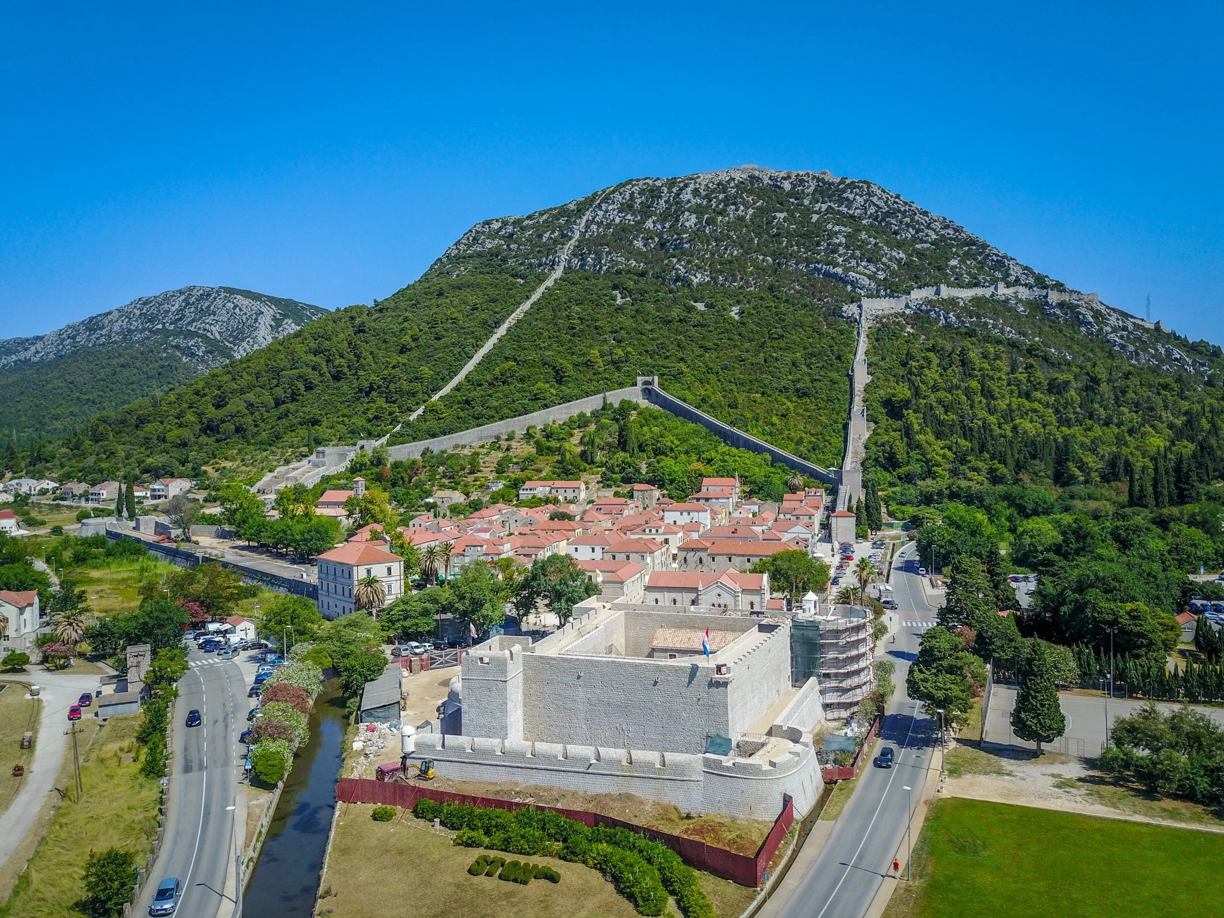 LOVISTE - STON.jpg