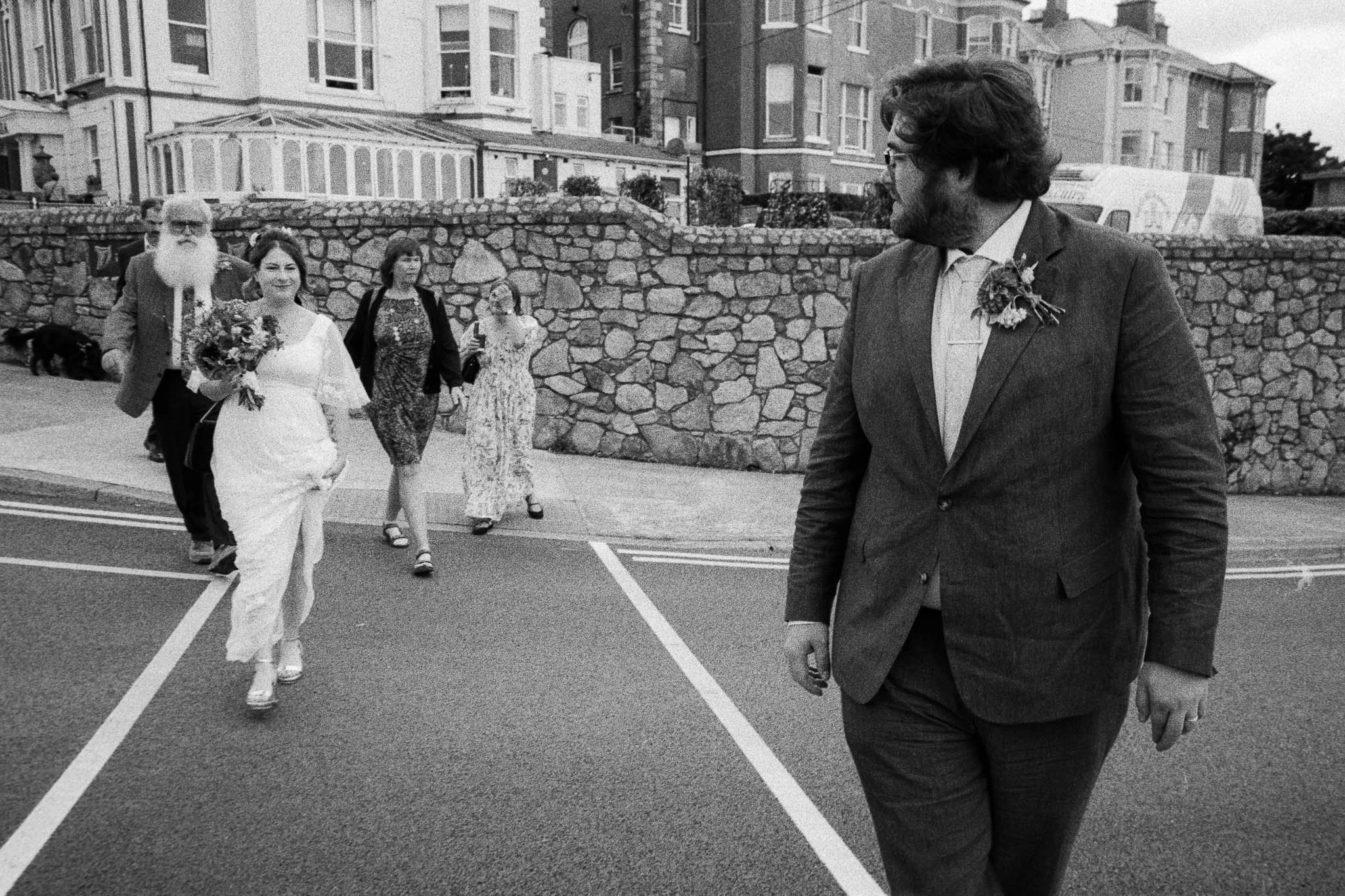 dublin-wedding-photographer-bray-promenade-stroll-6.jpg