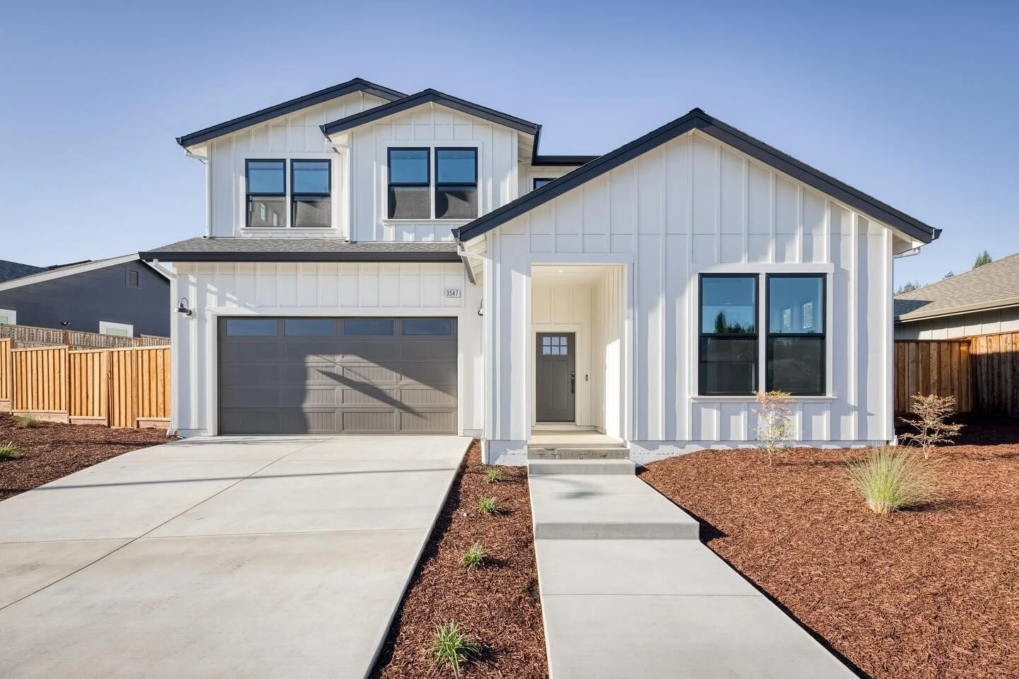 Swipe to see what we create🏡 👉 

Stunning new residential home complete ✔️

#baiconenterpriseinc #construction #homes #design