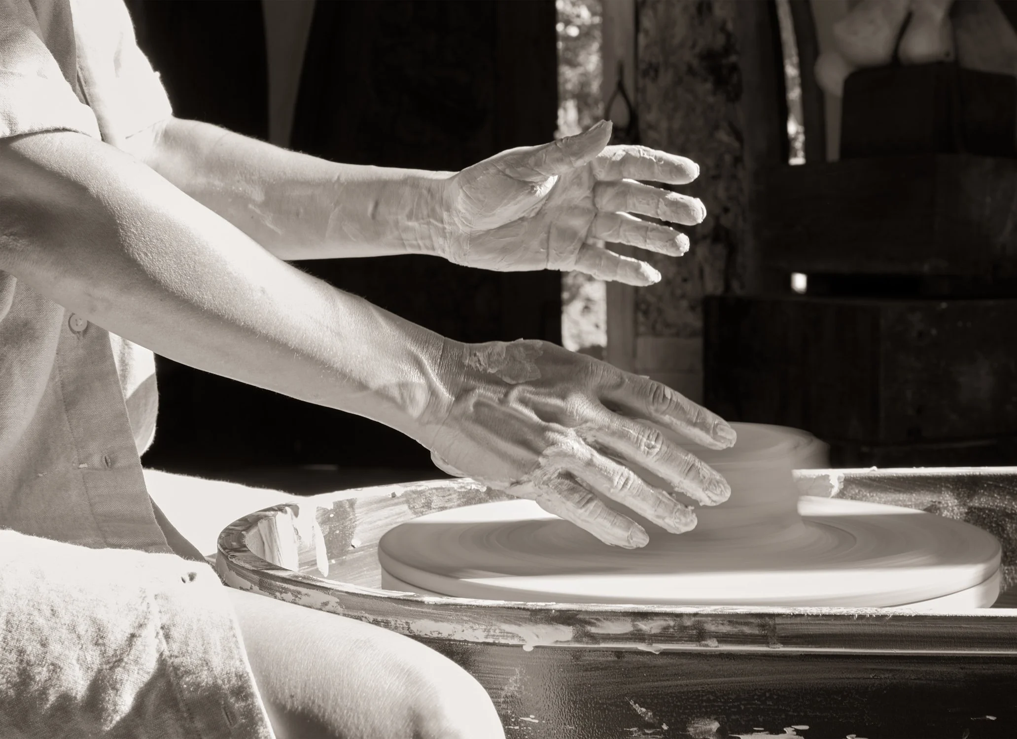 Hands_of_the_Artist_38816_BW_HERO.jpg