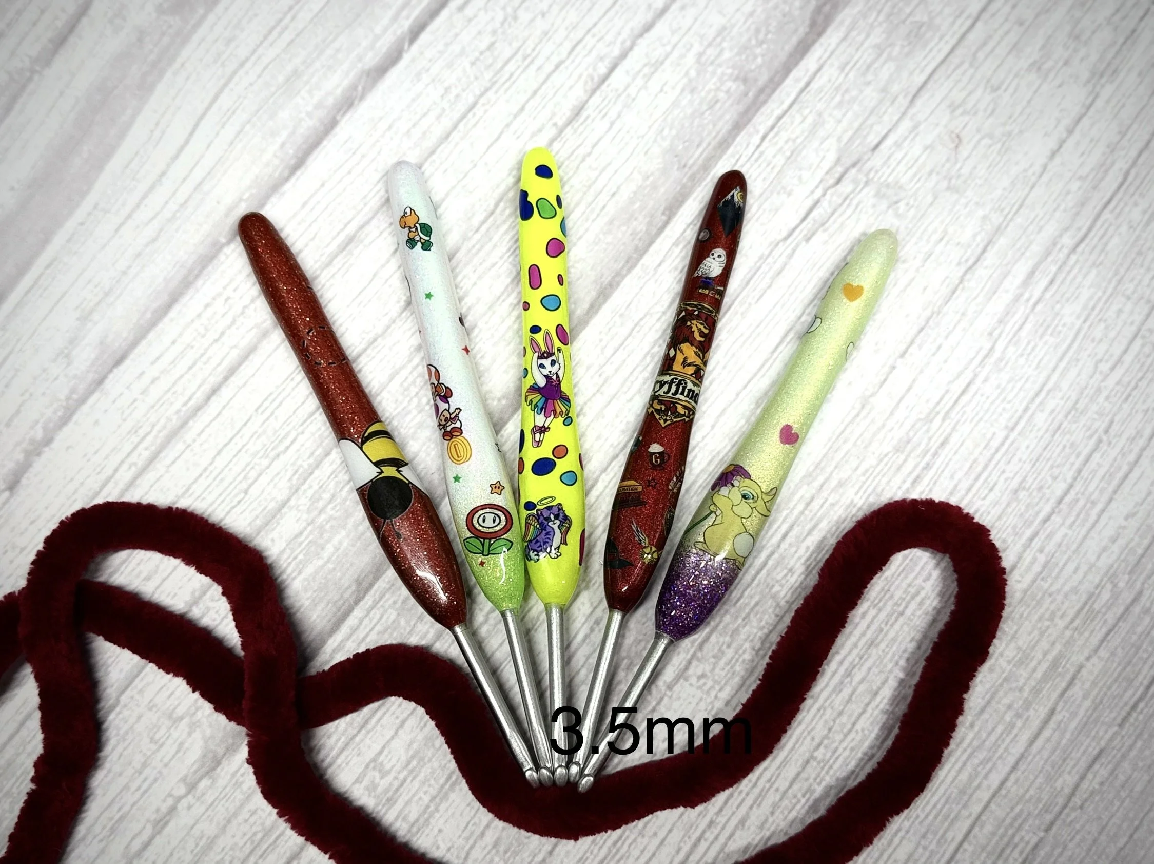 3.5mm resin glitter clover crochet hook .jpeg