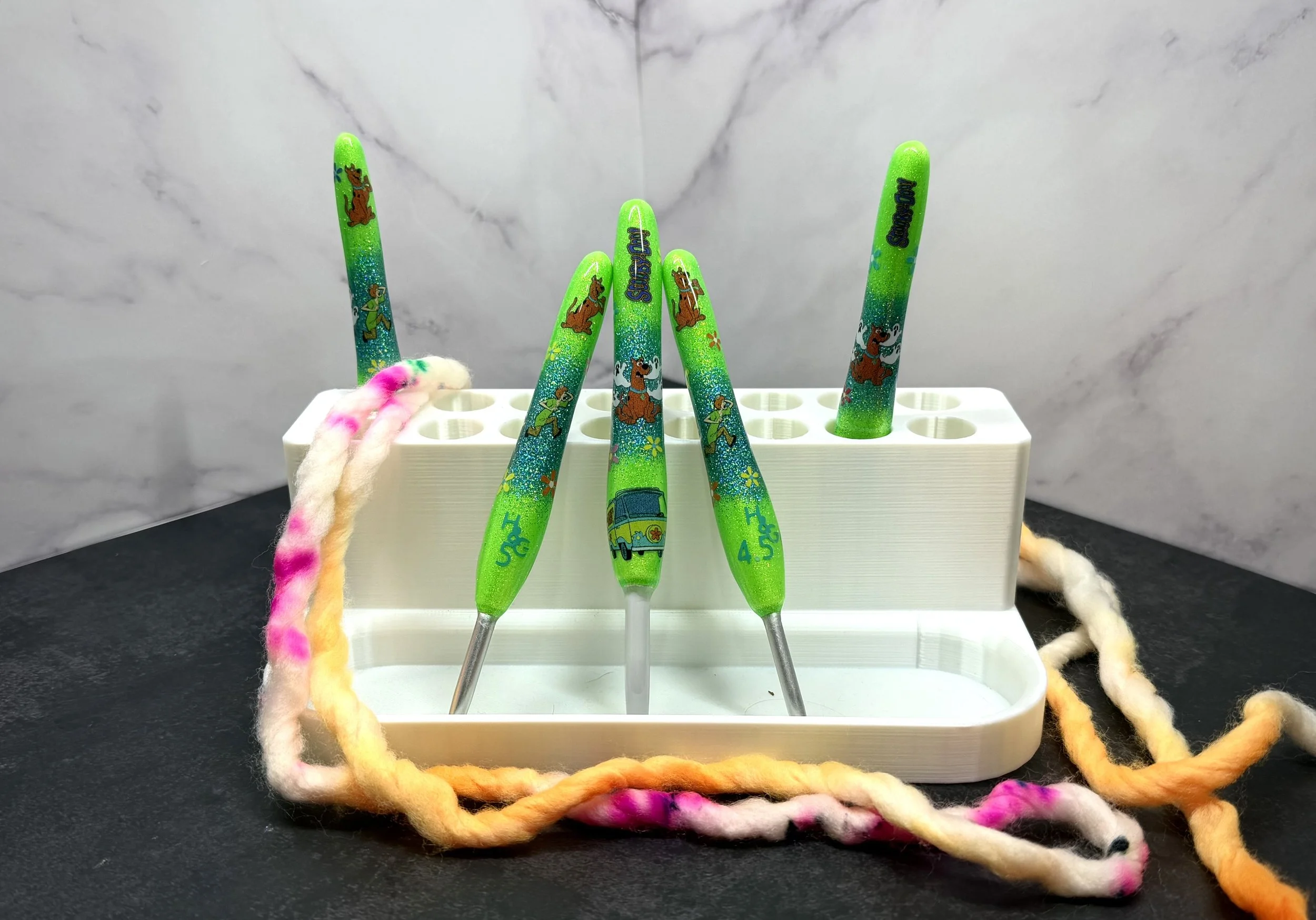 Scooby doo glow in the dark clover glitter crochet hook.jpeg