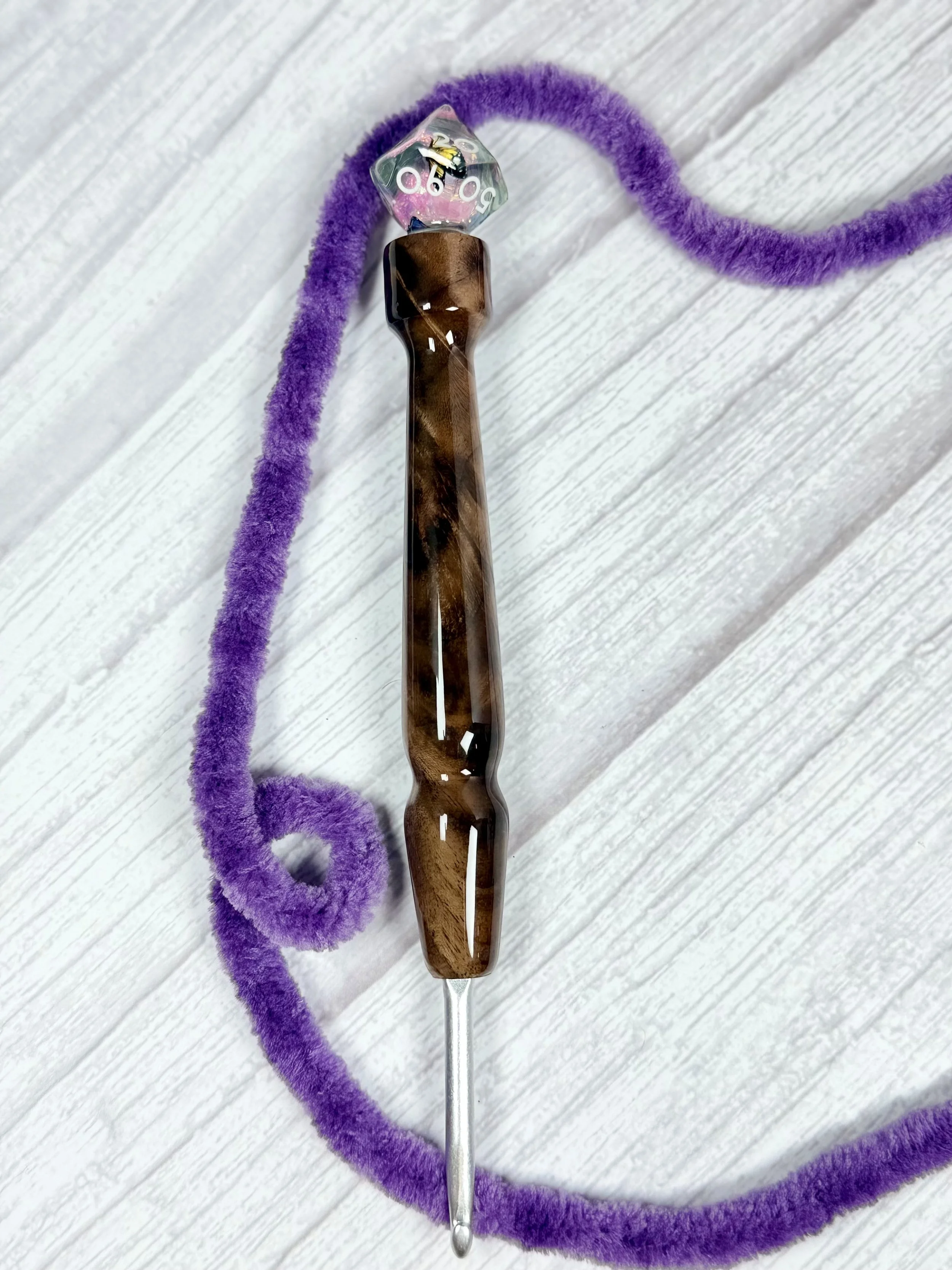 Mr Hooks 5mm Wood with Flower Dice Clover