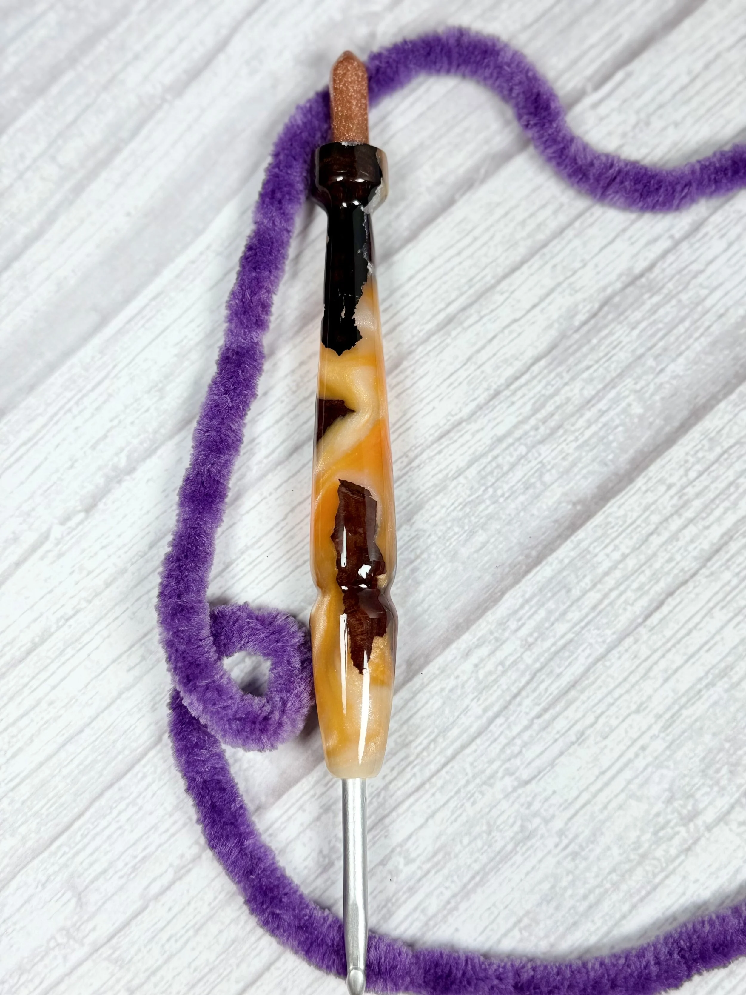 Mr Hooks 5mm Wood/Resin with Stone Clover
