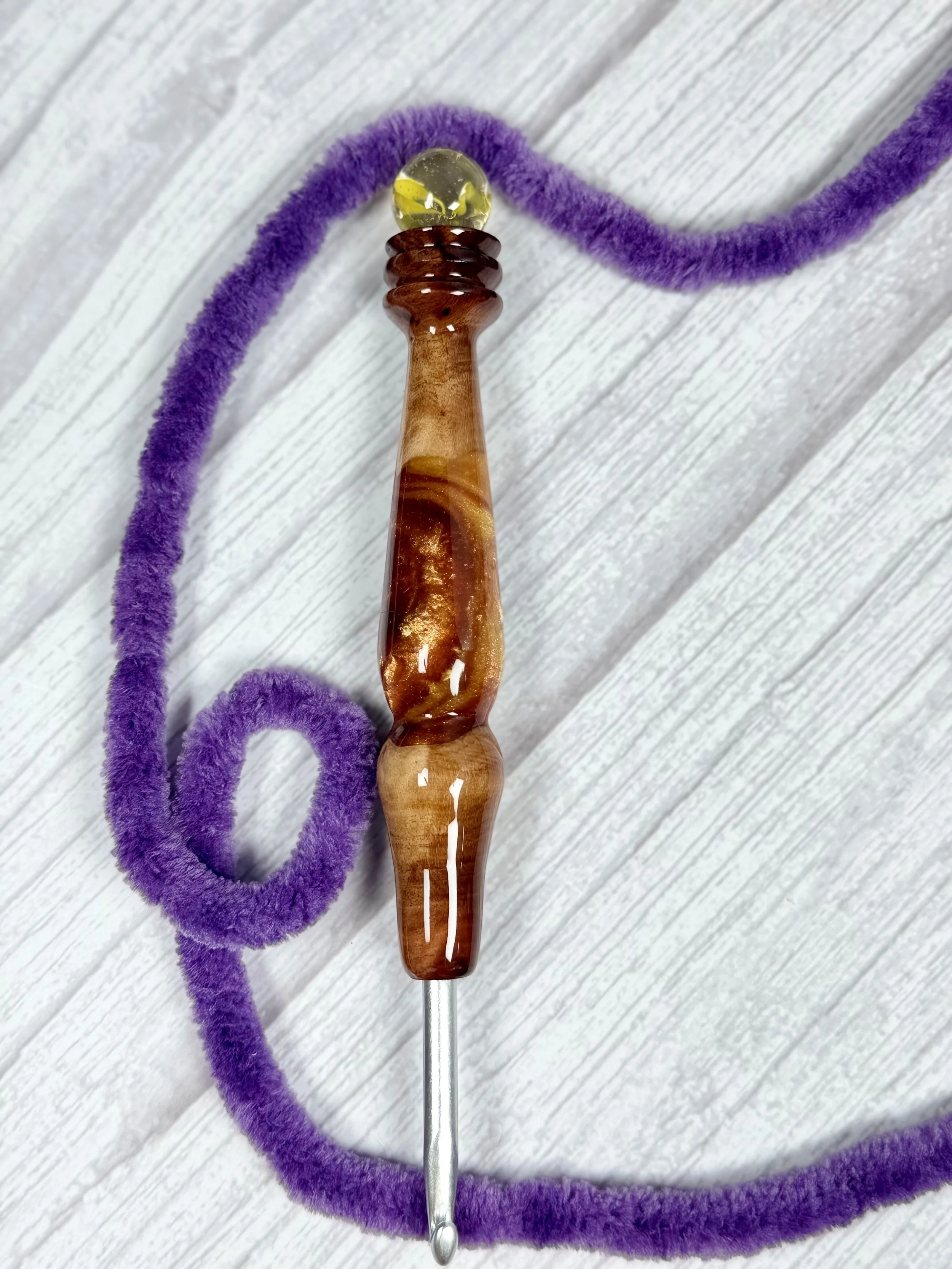 Mr Hooks 5.5mm Wood/Resin with Marble Clover