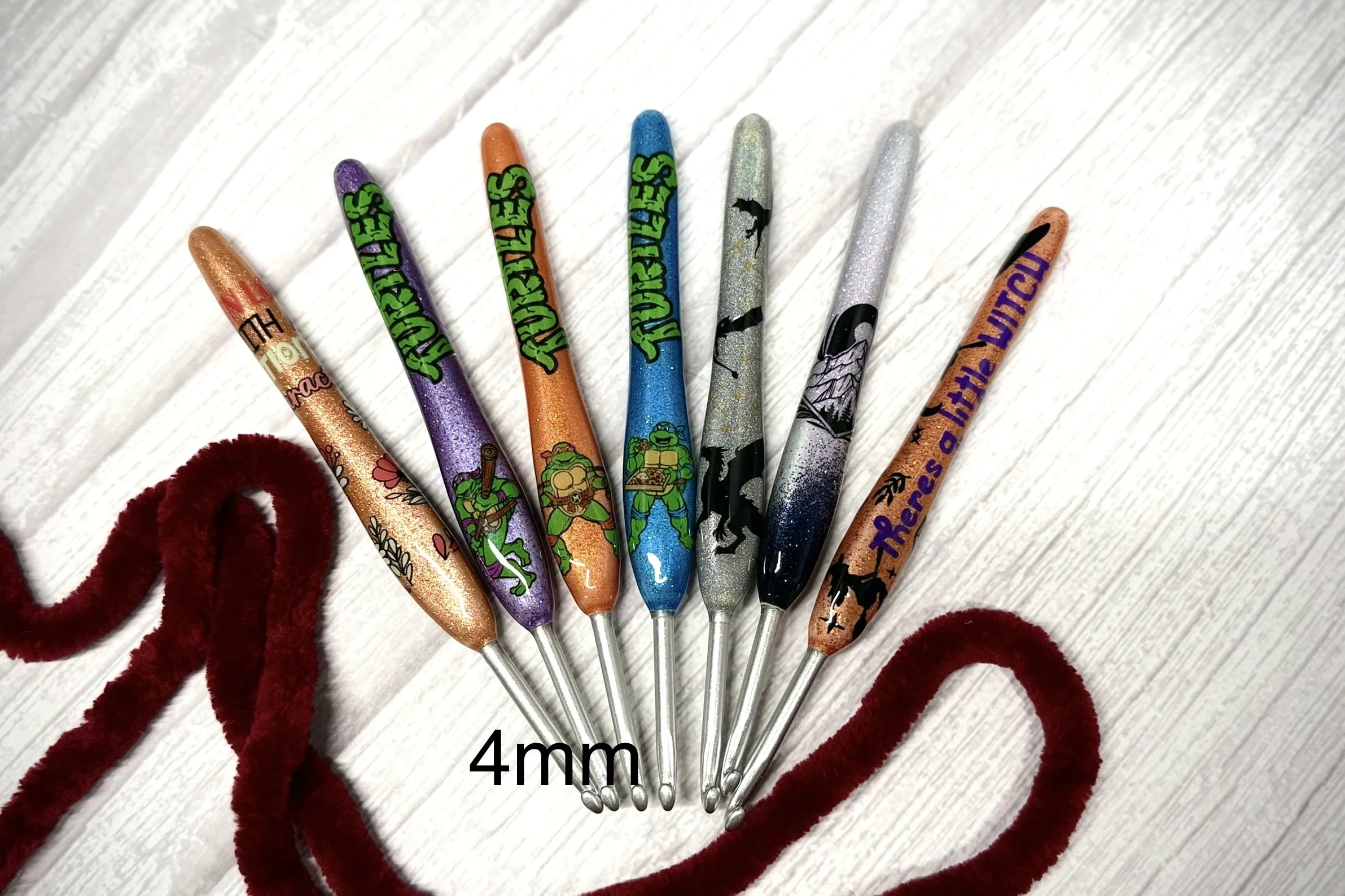 4mm resin glitter clover crochet  hook.jpeg
