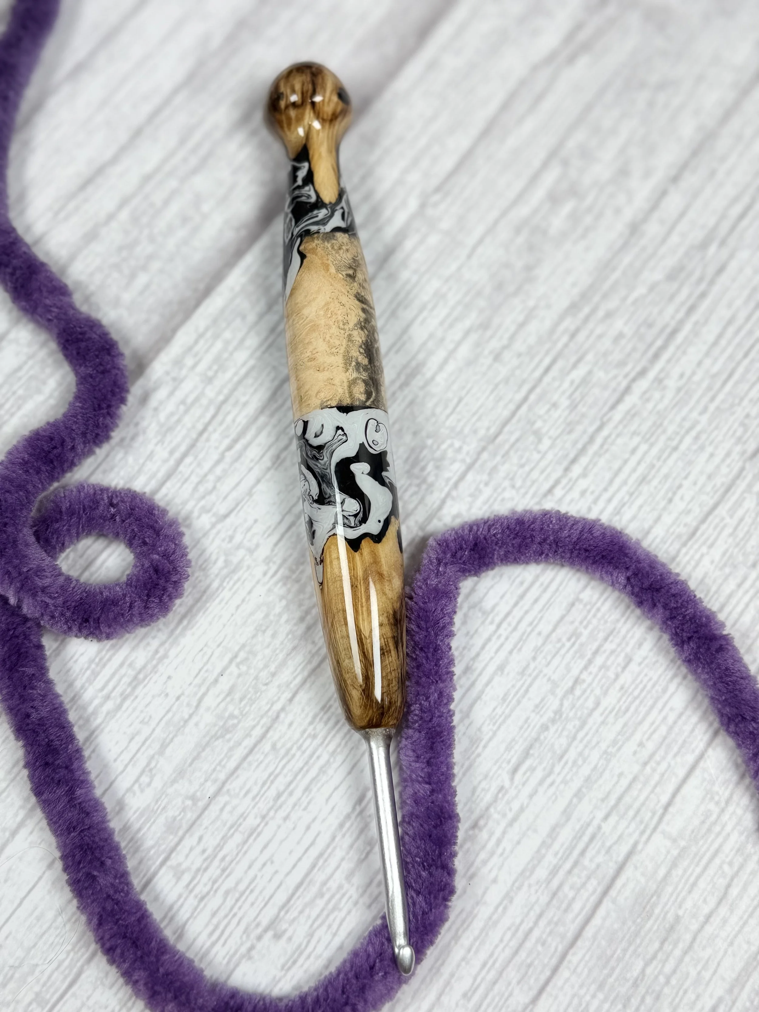 Mr Hooks 4mm Wood/Resin Clover
