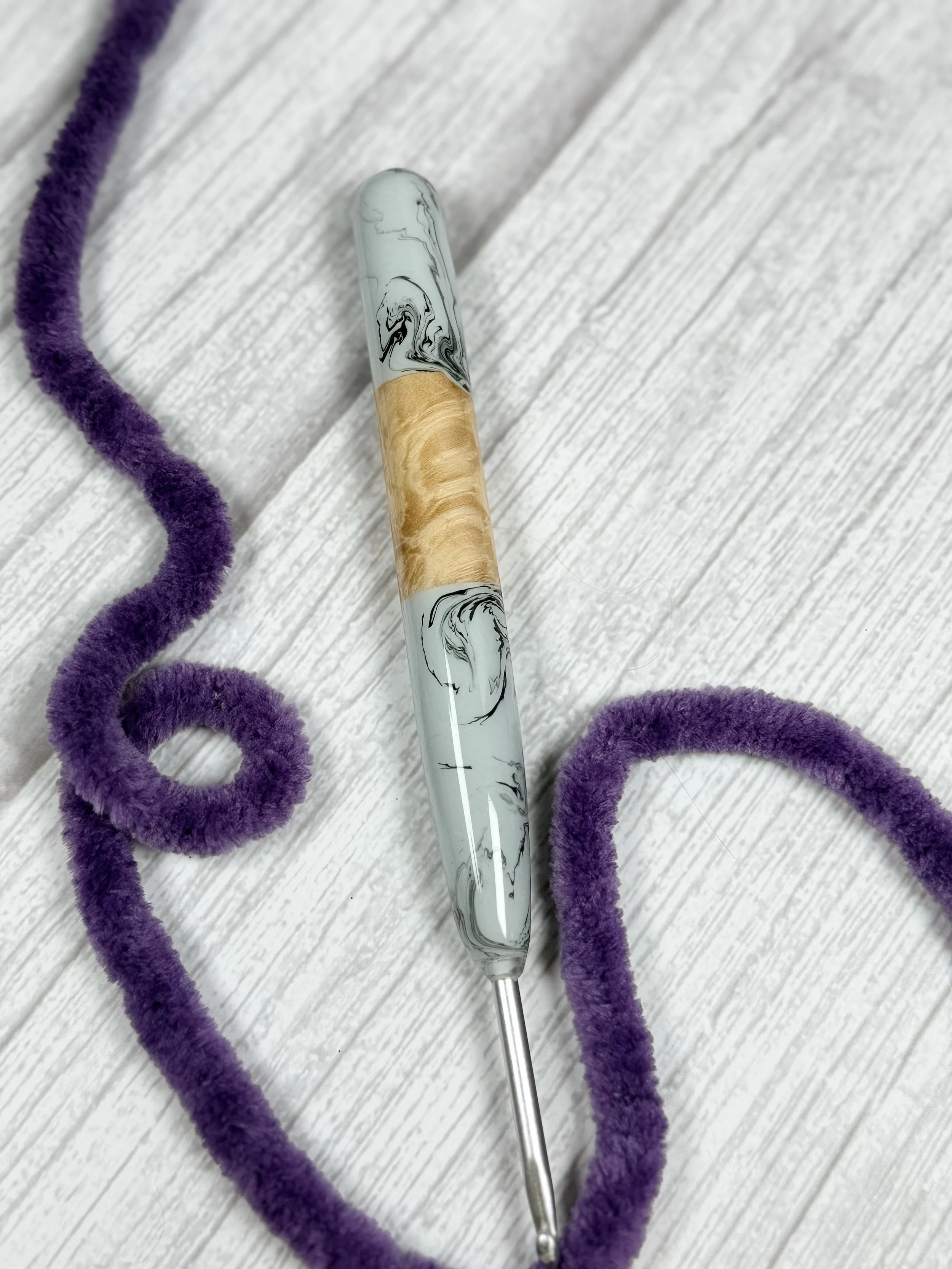 Mr Hooks 4mm Wood/Resin Clover