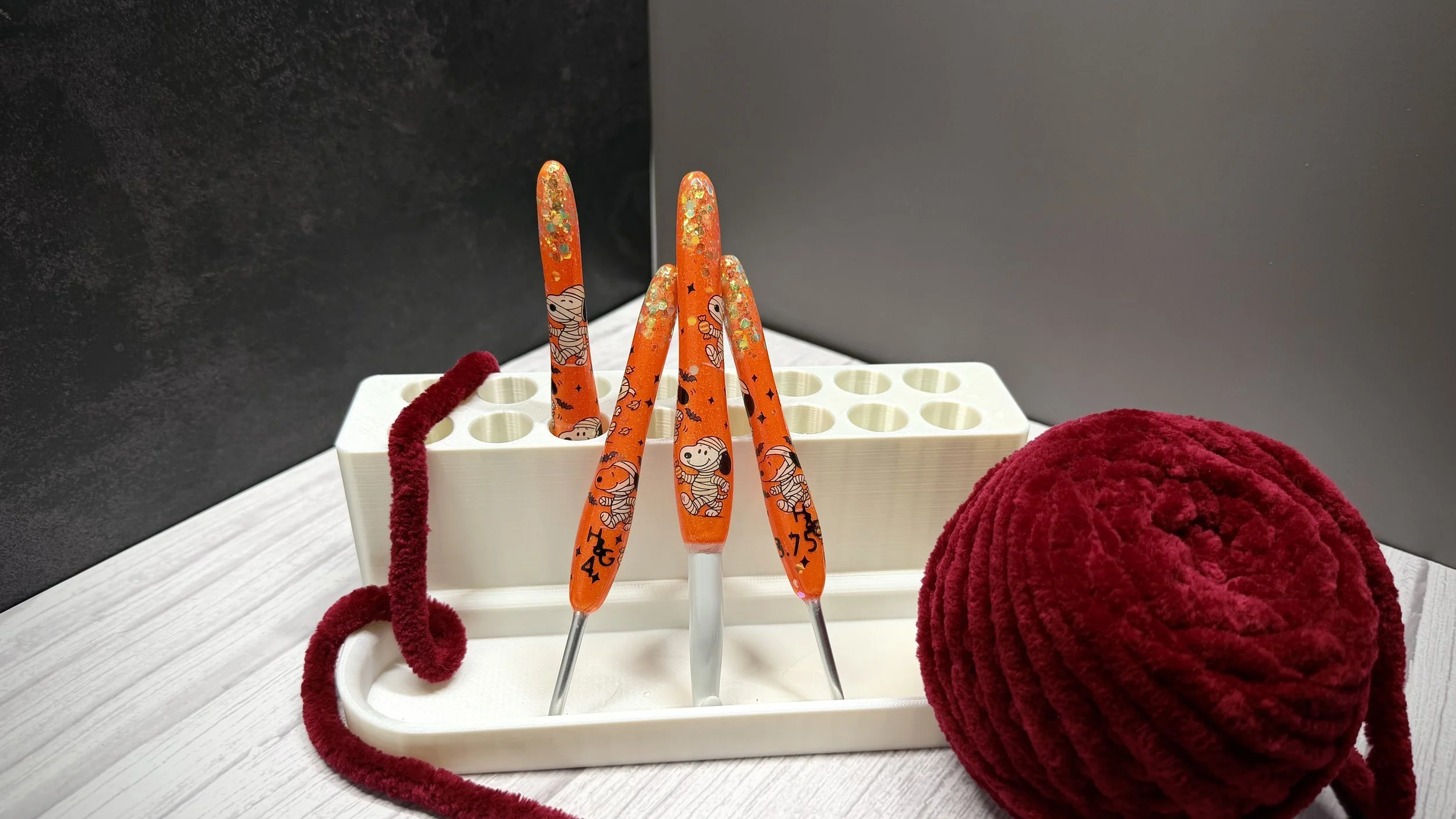 mummy snoopy halloween clover crochet hook.jpeg