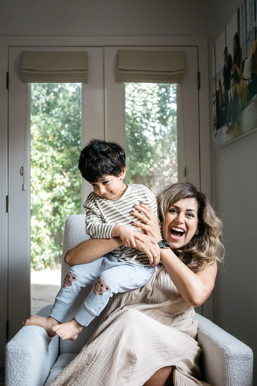 In home newborn lifestyle photo shoot with toddler older sibling 