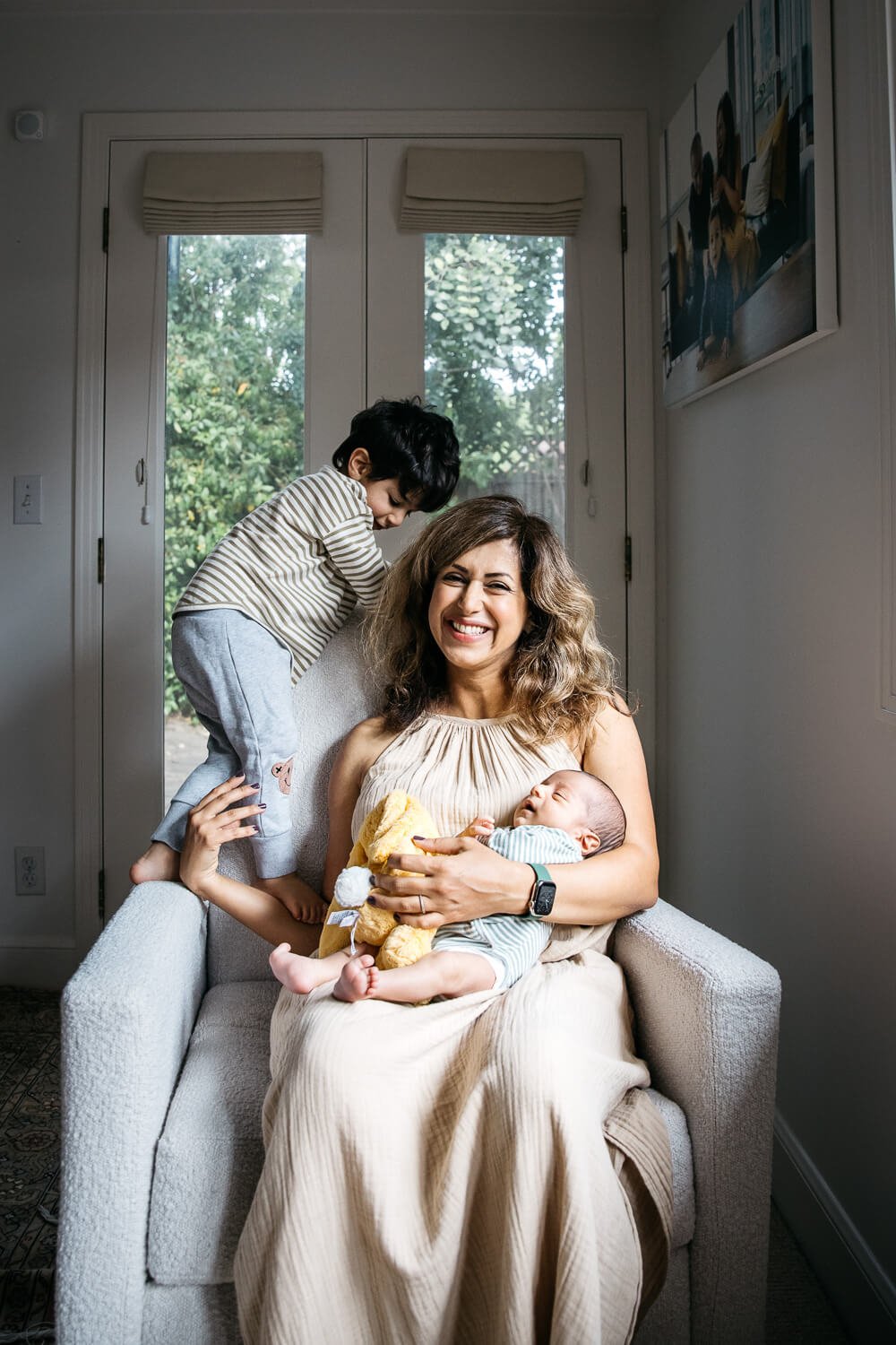 In home newborn lifestyle photo shoot with toddler older sibling 