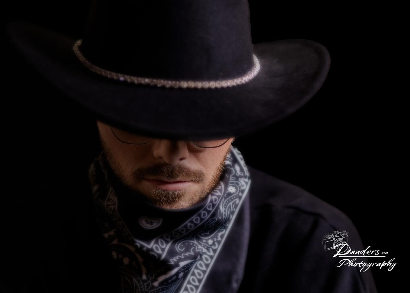 Justin was a pleasure to collaborate with during the photoshoot. His enthusiasm was evident, and he came prepared with a variety of ideas that showcased his unique personality and style. From posing suggestions to style, Justin&rsquo;s creativity gui