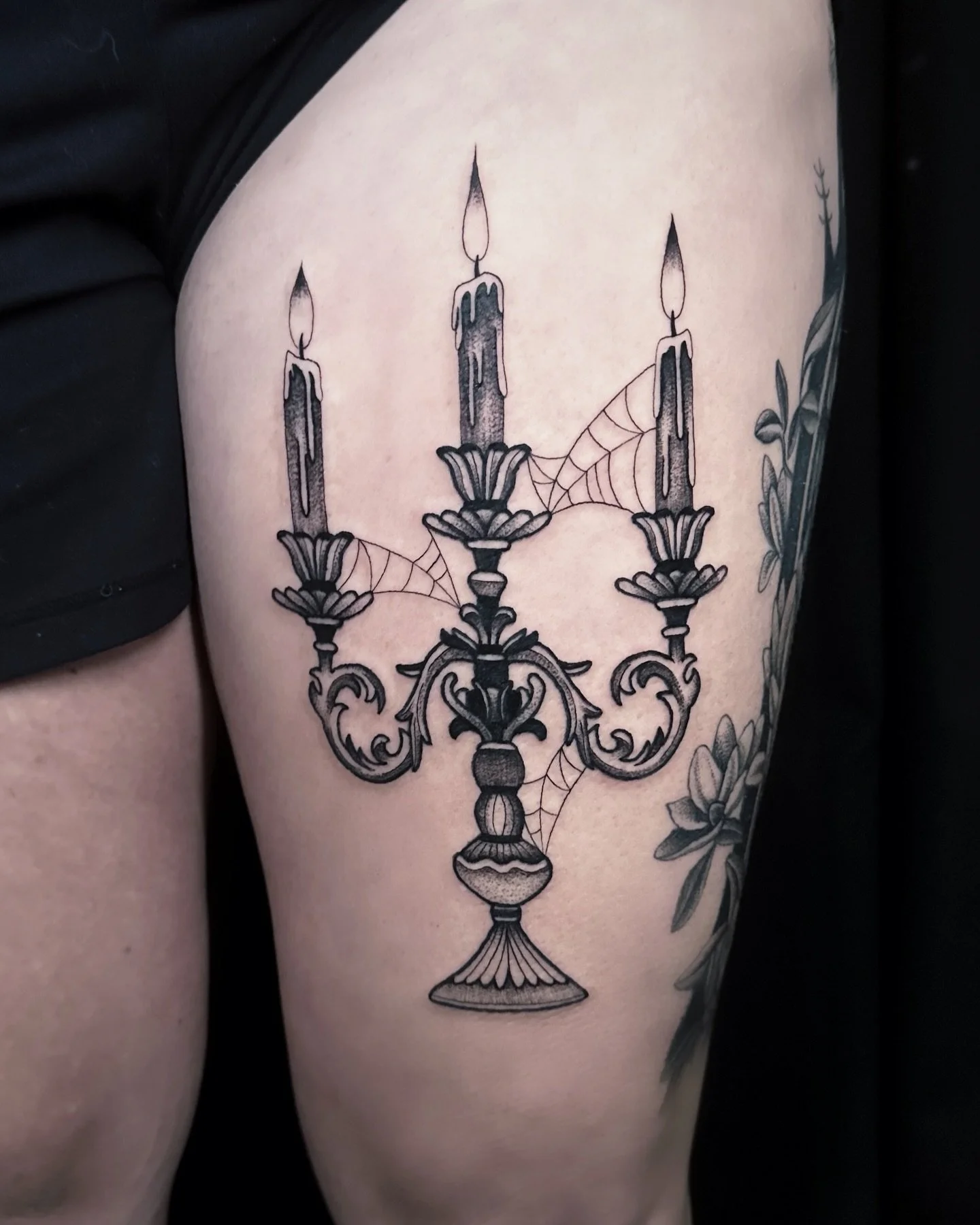 vivloretattoo_1728659665_3476571707718256335_9412898871_1.jpg
