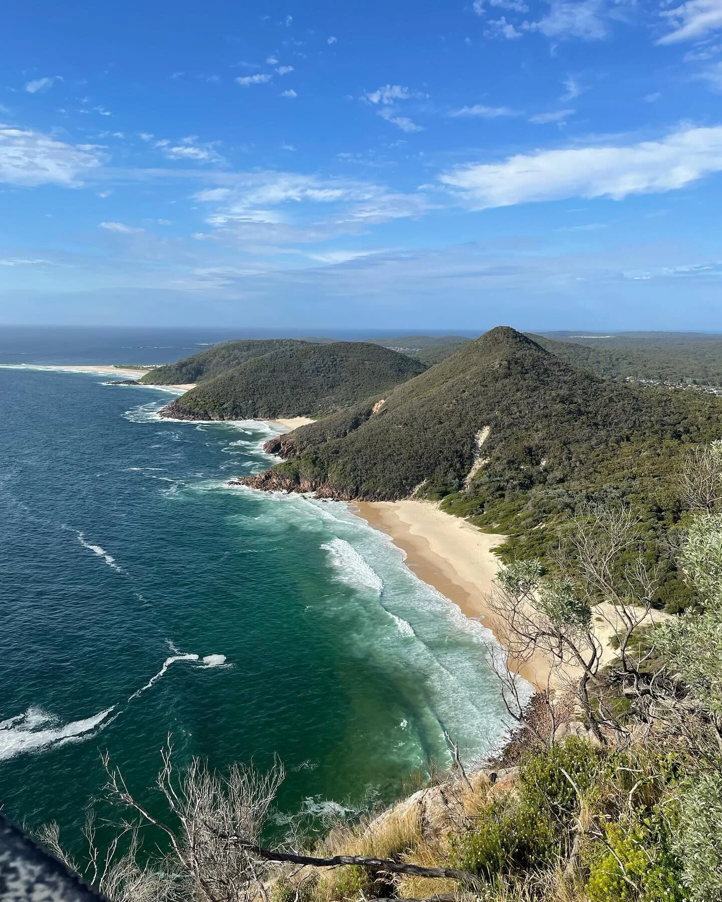 What a stunning view from the top of the Mount Tomaree Summit walk 😍 

This one is for those up for a challenge! It&rsquo;s not too difficult, around 2kms return trip, but there are stairs involved - although it&rsquo;s well worth it once you get to