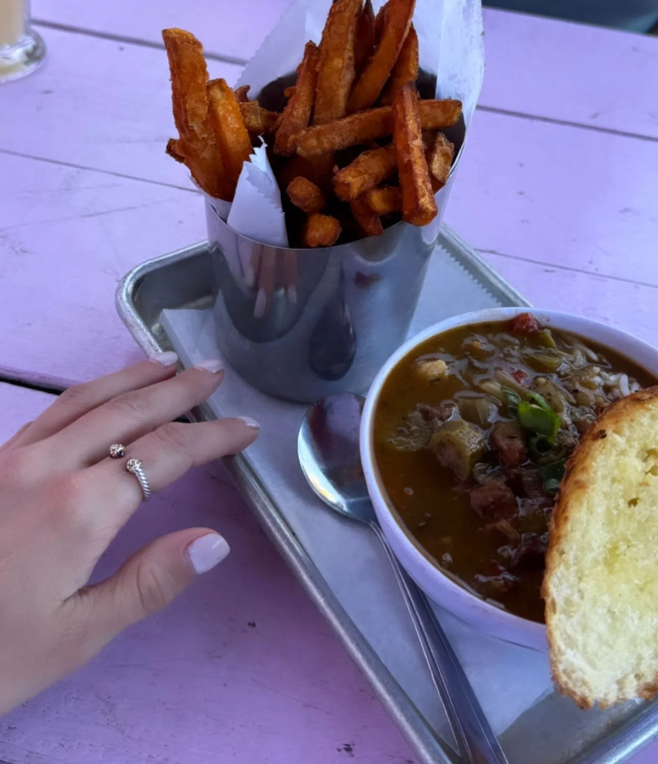 Two tone renaissance ring with rhodolite garnet pairs effortless with gumbo and sweet potato fries, am I right?? Also @bontonatlanta pls come to Florida 🍑🌴

#jewelryinspo #atlantafood #luxuryjewelry #davidyurman