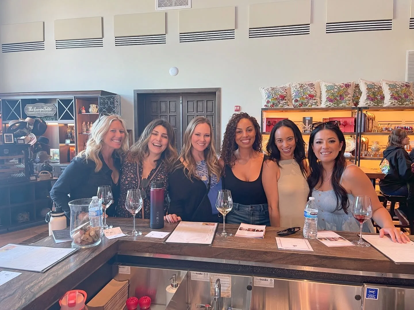 Is there a better combo than besties and bubbles?! ✨🥂✨