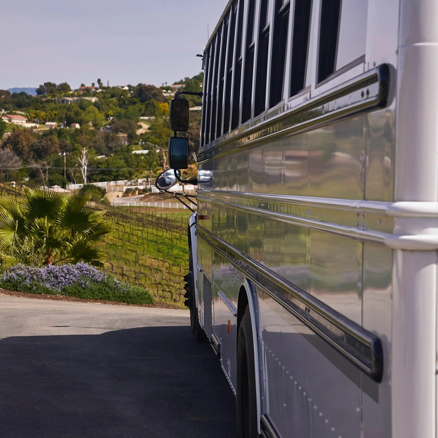 Calling all Bonnies and Clydes, ride or dies, and everything of the sort!! Join us for the ✨perfect✨ day date or couples&rsquo; outing that will cost you less than the total of an Uber, dinner, and drinks and will be tons more fun 🤩🍷🚌