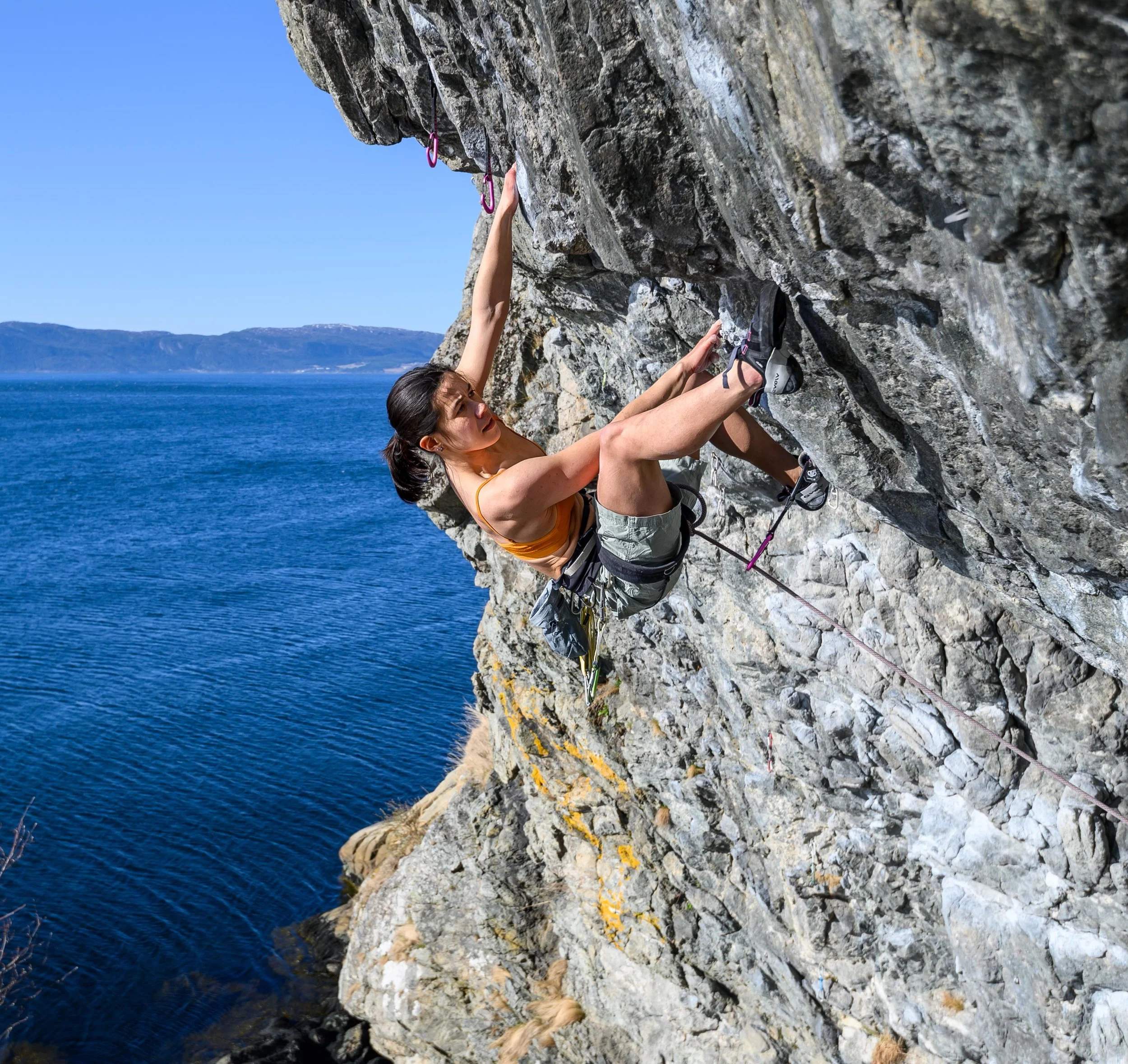 Anna Zhang working on Skyggelua (7b+) at Korsvika, Trondheim, Norway.