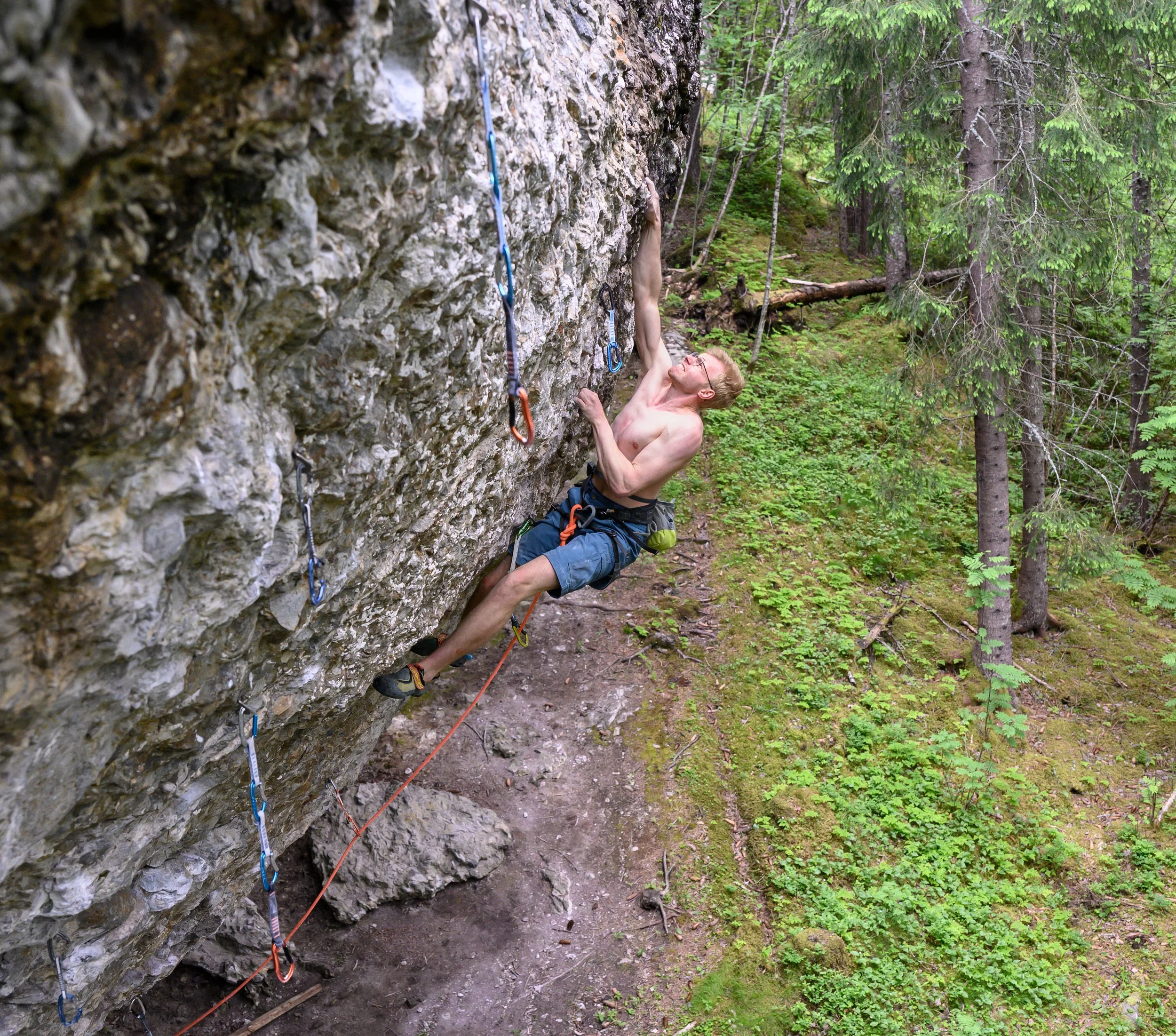 Severin Holm projecting Foot off ingen hindring (8a) at Frigården, Stjørdal, Norway