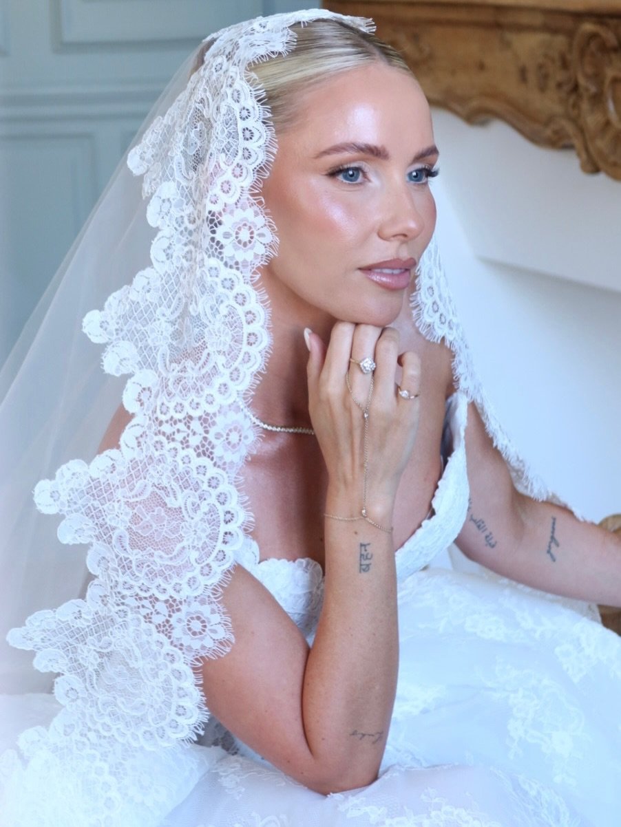 Our dream bride Molly at the stunning @chateaudupujolet 

A bride who had truly thought of every little detail, I have so much content from this beautiful wedding that I can&rsquo;t wait to share! 🤍

Bride @mollylstevens_ 
Hair @katya.valentinahair 