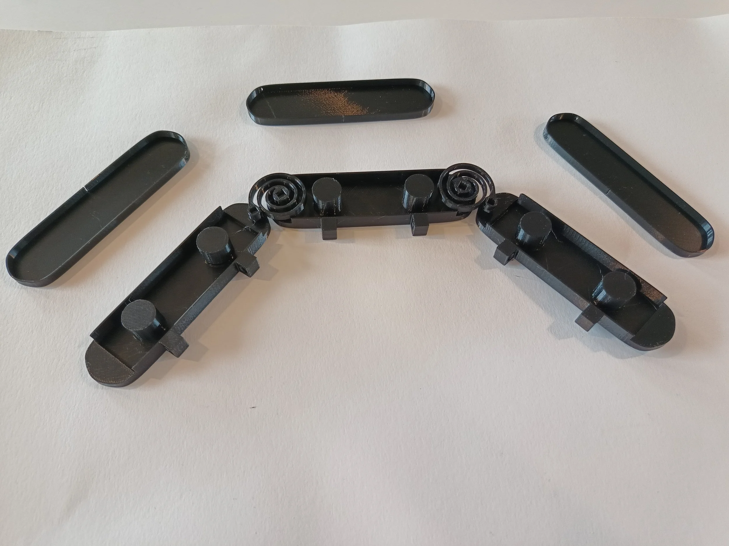The first prototype of the legs, I wanted to create a movement where the leg would fold in after a string would pull it inside. The torsion springs at the joints made the legs pop back up again.