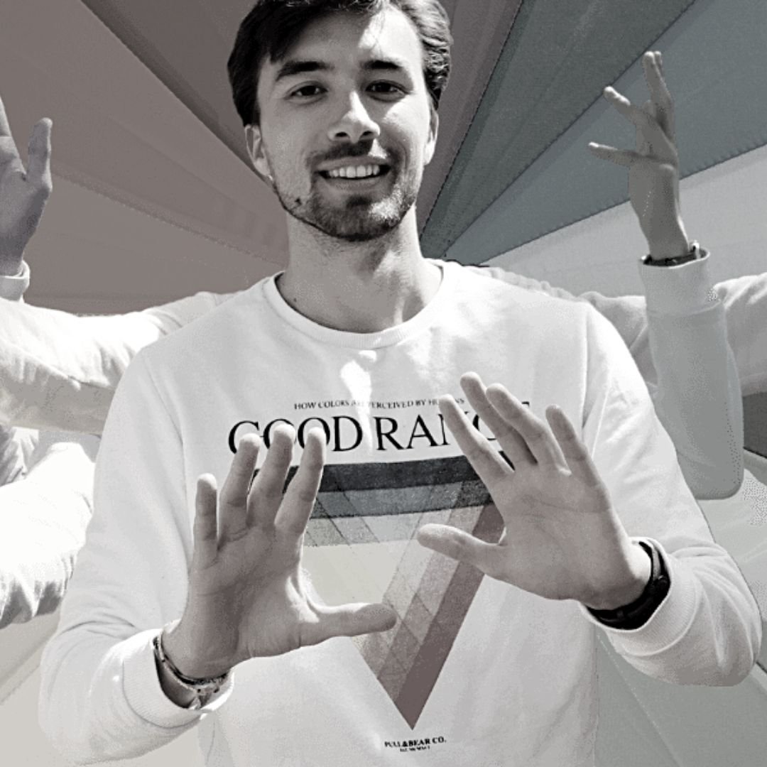 Using embodied cognition to teach abstract coding concepts