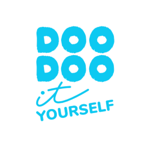 Logo avec le texte "DOO DOO it YOURSELF" en lettres bleues sur fond noir.