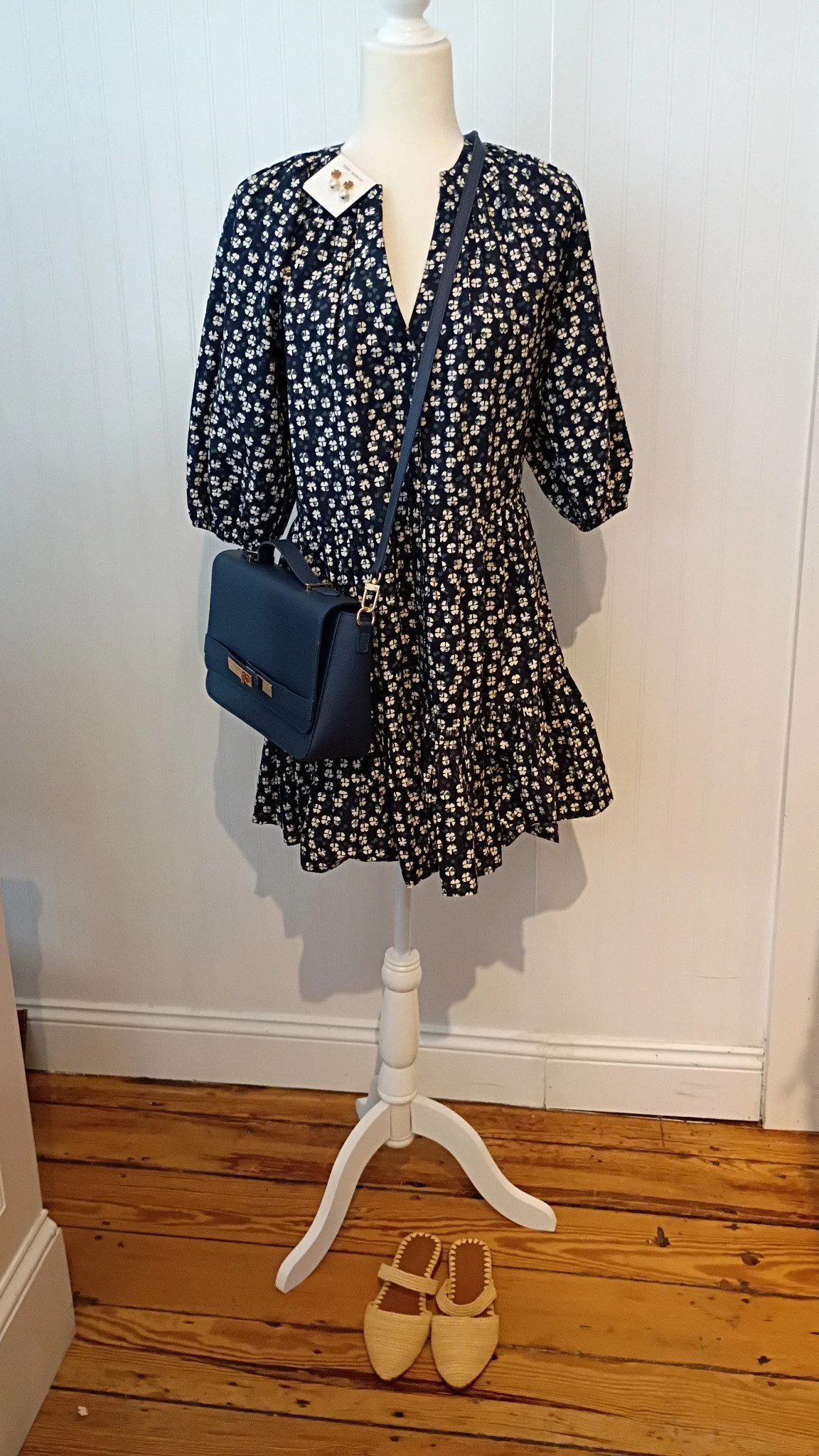 Outfit of the day: A Piece Apart dress size small $129, Anne Klein bag $29, Artemis sandals size 38 $39, Tory Burch earrings $ 17. 

#sistasconsignment 
#marblehead 
#shoplocal