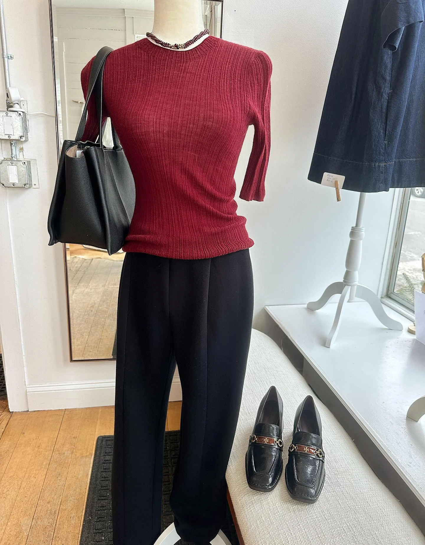 Outfit of the Day 🍷
Top: Vince size small $39
Pants: Basics size medium $37
Shoes: Tory Burch loafers size 8.5 $99
Bag: Times Arrow $49
Necklace: $37